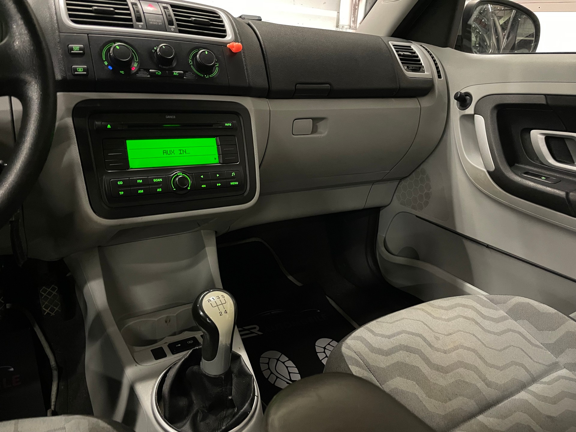 SKODA Roomster 1.9 TDI Style-image-12