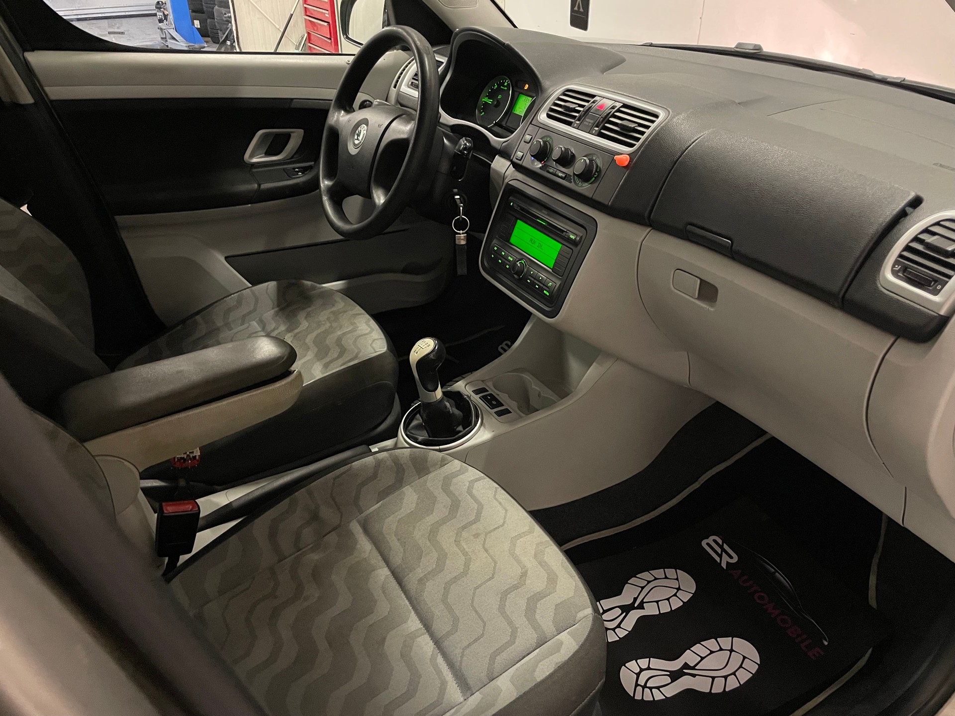 SKODA Roomster 1.9 TDI Style-image-9