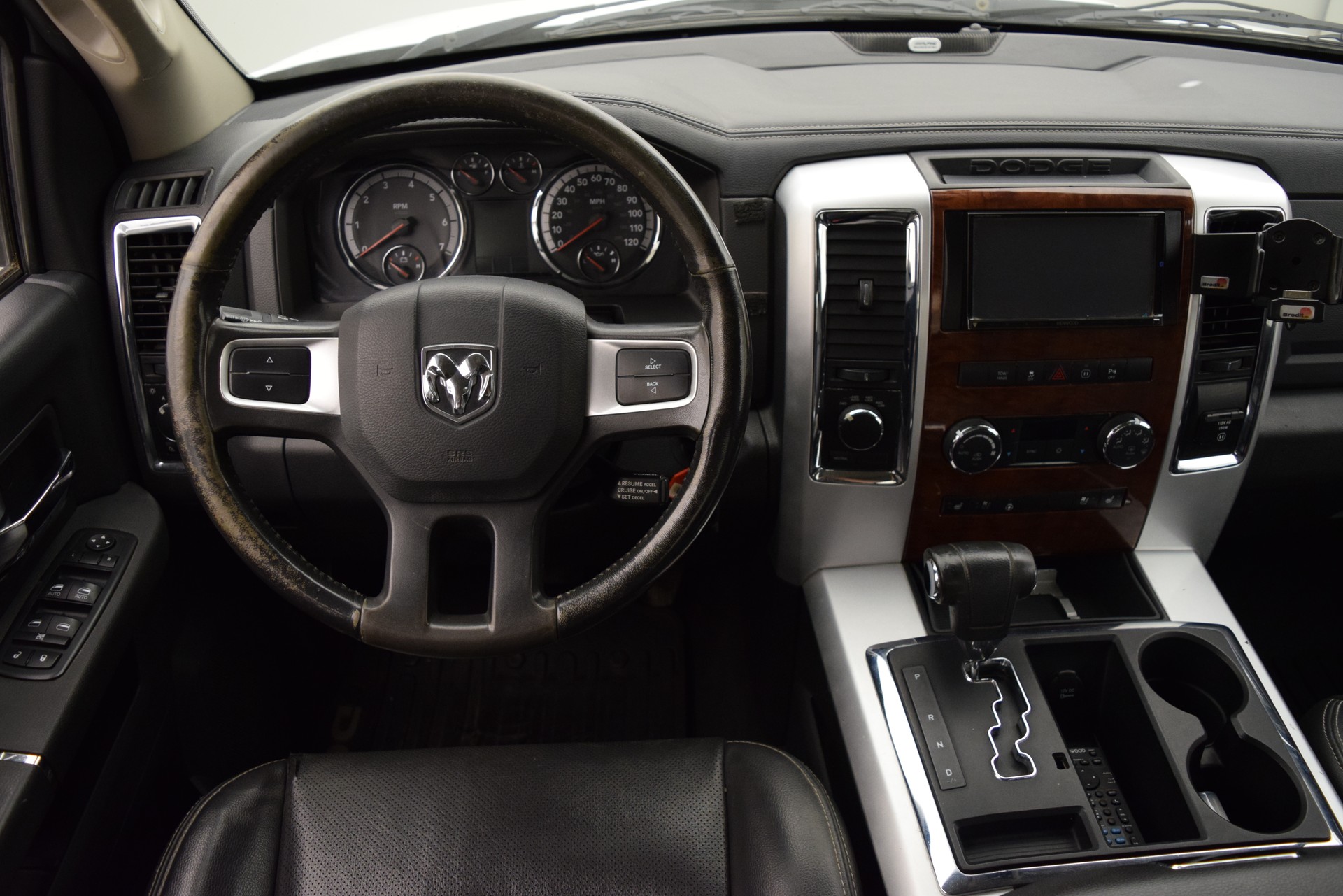 DODGE Ram 1500 5.7 Laramie Quad cab-image-9