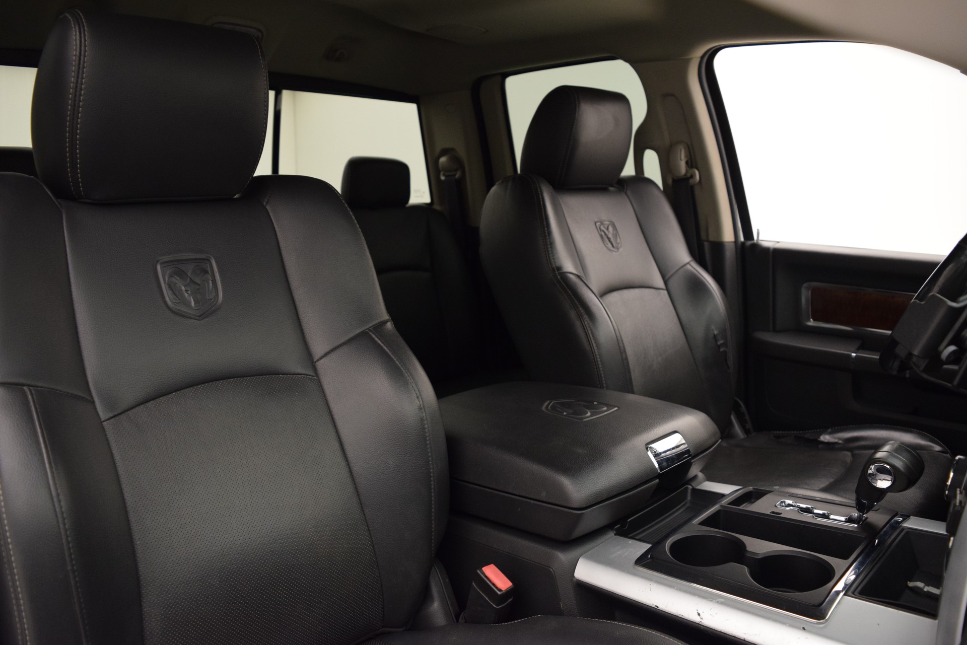 DODGE Ram 1500 5.7 Laramie Quad cab-image-11
