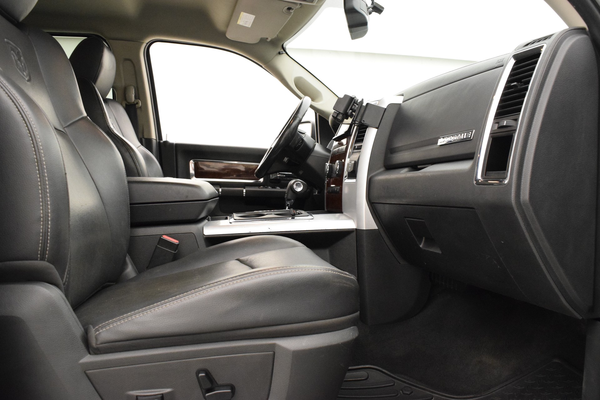 DODGE Ram 1500 5.7 Laramie Quad cab-image-15