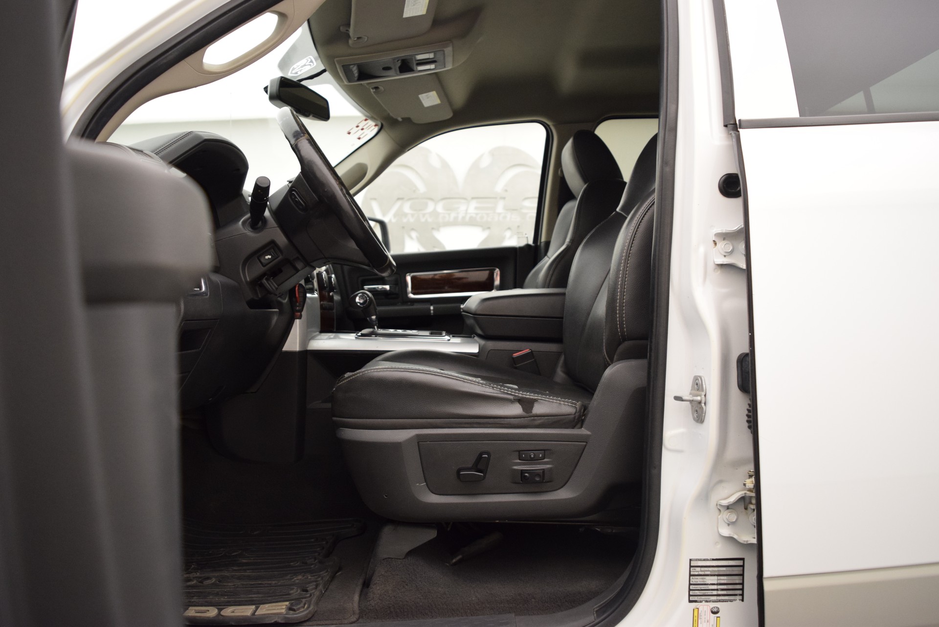 DODGE Ram 1500 5.7 Laramie Quad cab-image-6