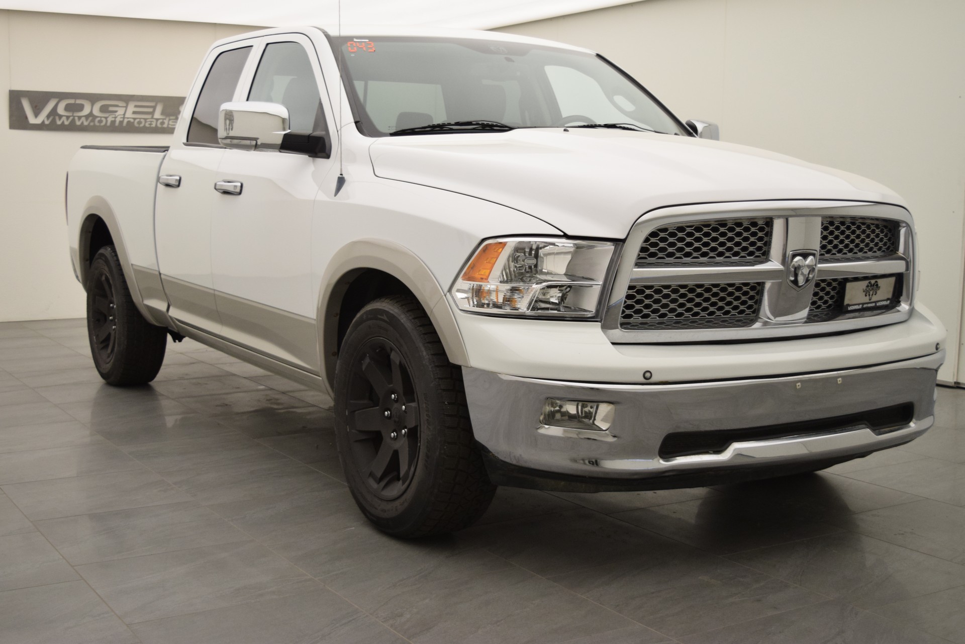 DODGE Ram 1500 5.7 Laramie Quad cab-image-1