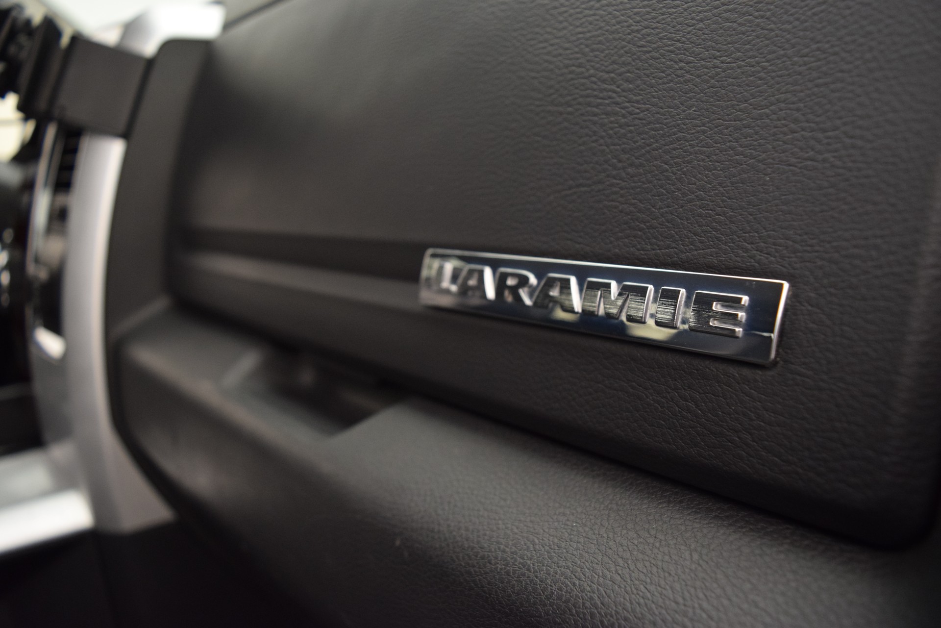 DODGE Ram 1500 5.7 Laramie Quad cab-image-13