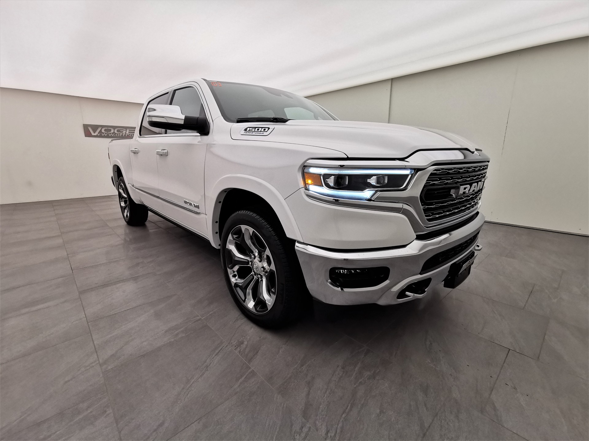 DODGE Ram 1500 5.7 V8 Limited eTorque Crew Cab-image-3