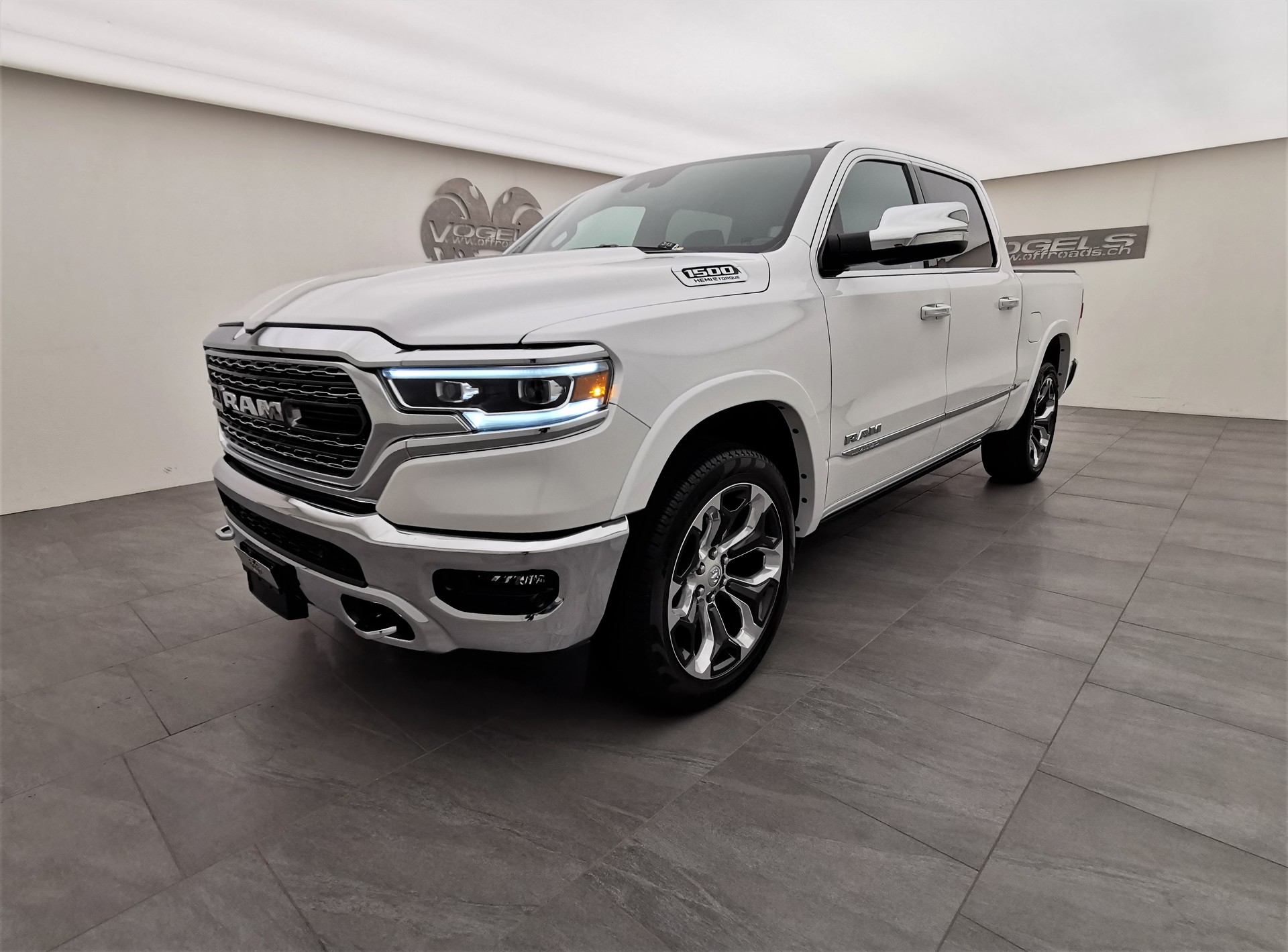 DODGE Ram 1500 5.7 V8 Limited eTorque Crew Cab-image-1