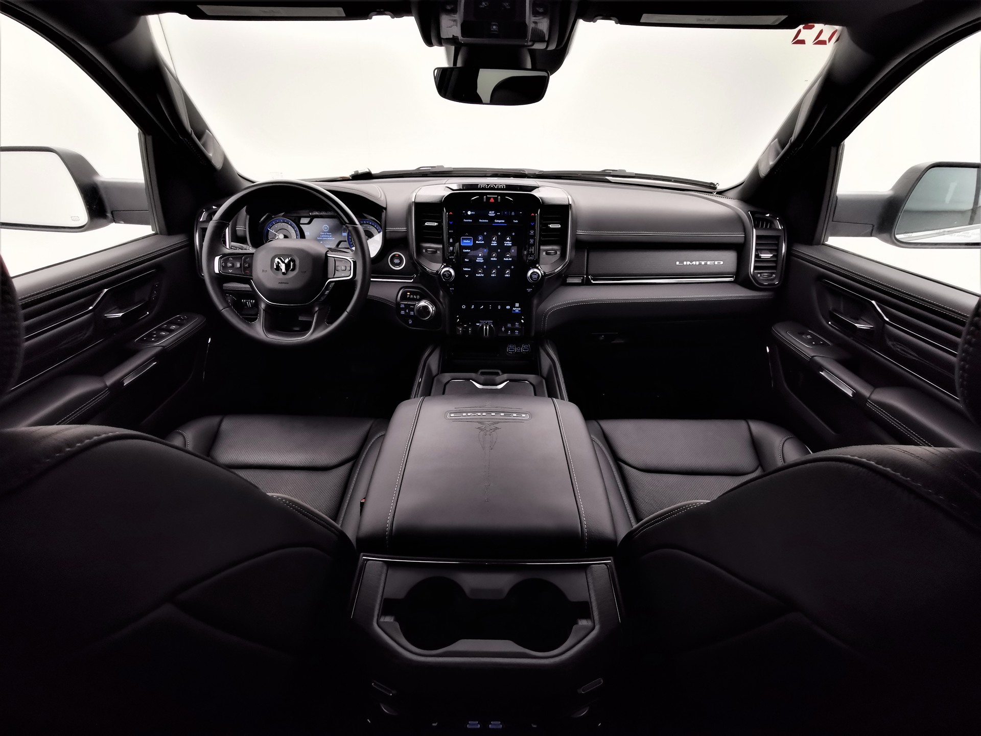 DODGE Ram 1500 5.7 V8 Limited eTorque Crew Cab-image-8