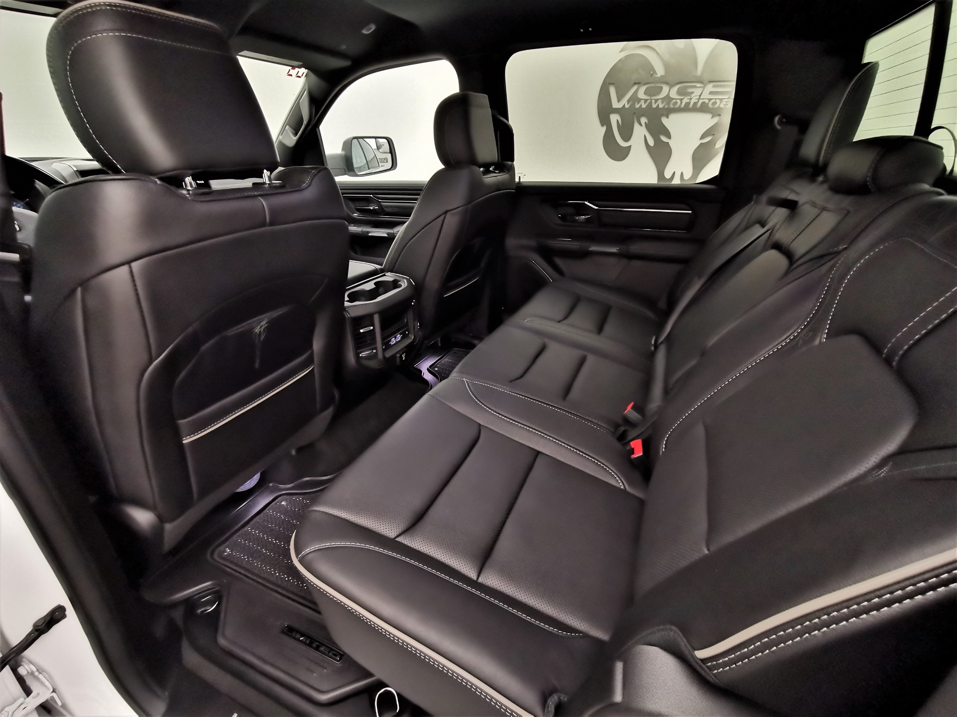 DODGE Ram 1500 5.7 V8 Limited eTorque Crew Cab-image-10
