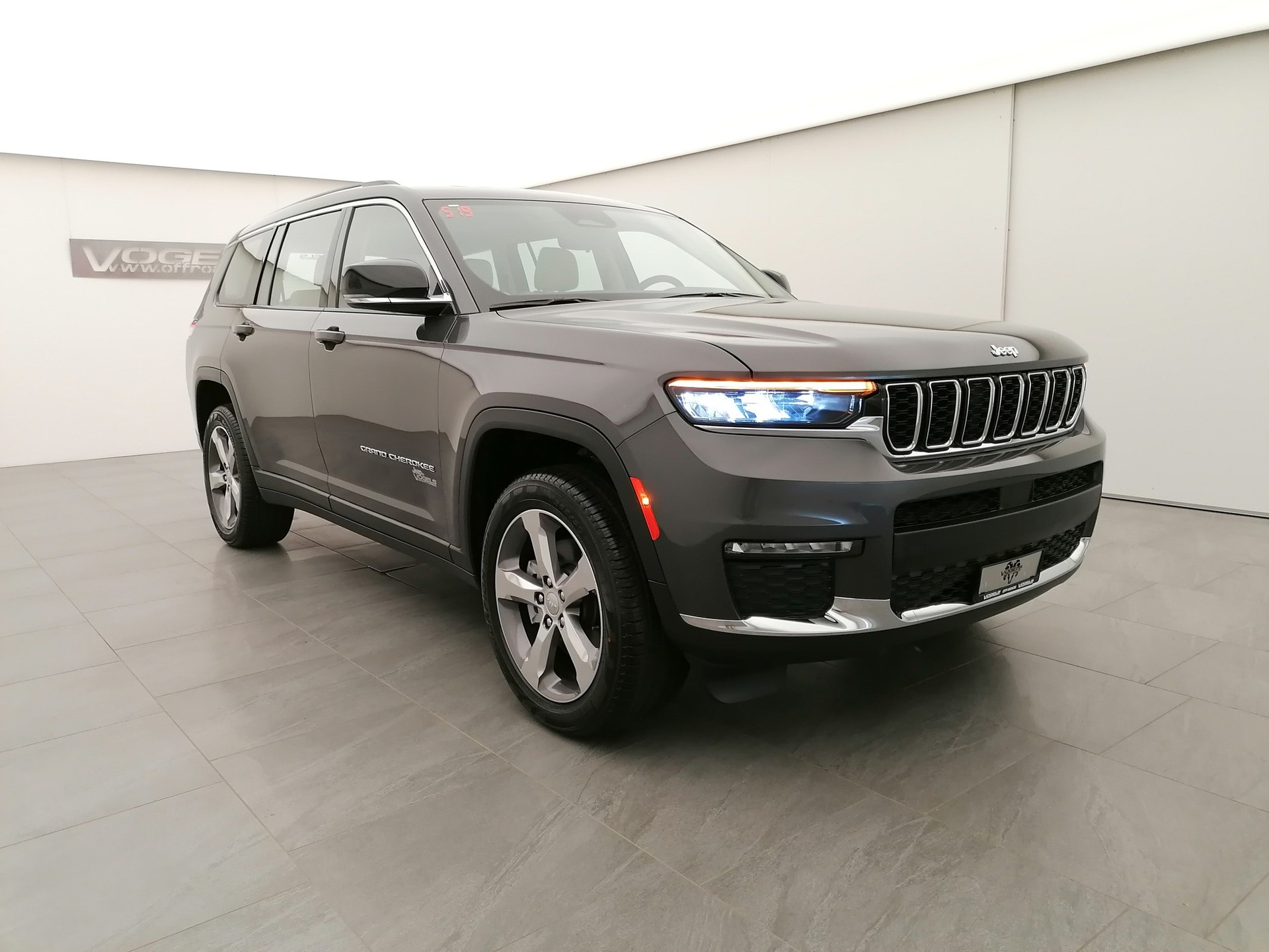 JEEP Grand Cherokee Limited L 3.6-showroom-element-2