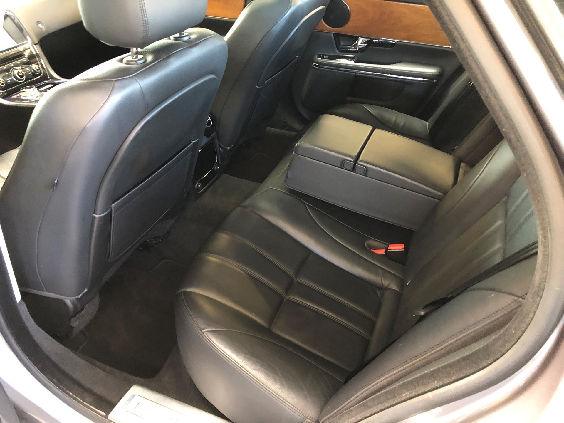 JAGUAR XJ 3.0d V6 Luxury Automatic-image-19