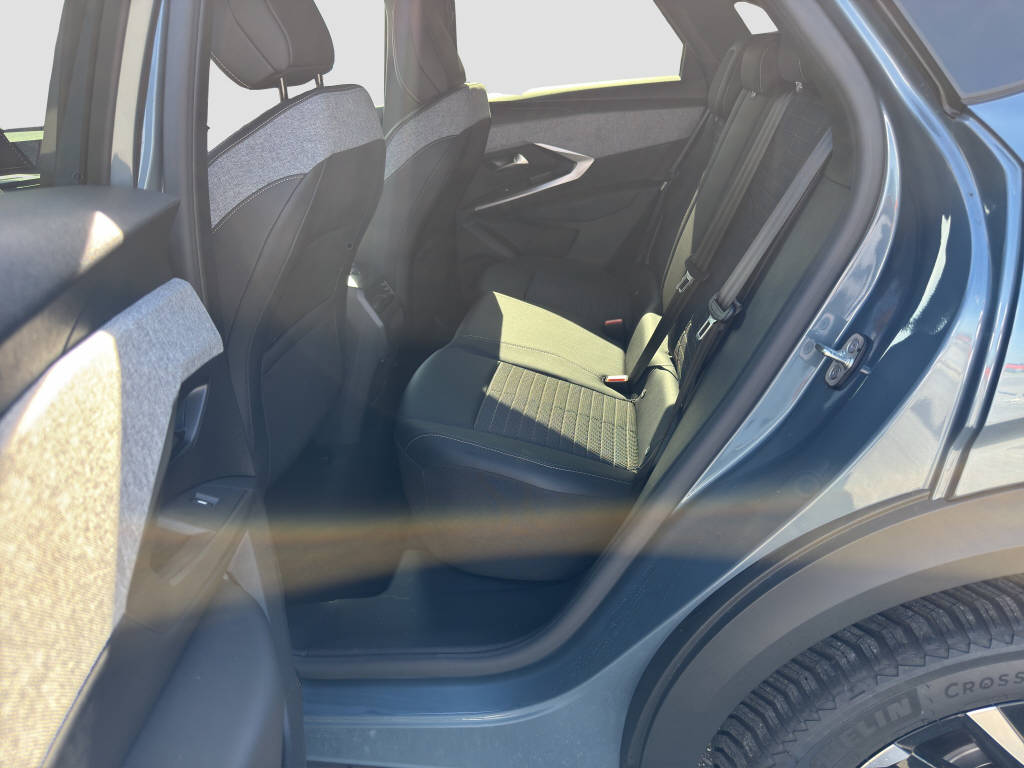 PEUGEOT 3008 e-Allure-image-9
