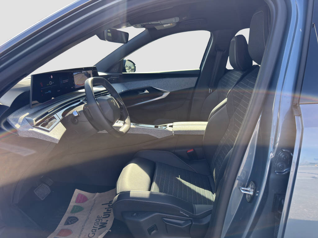 PEUGEOT 3008 e-Allure-image-8