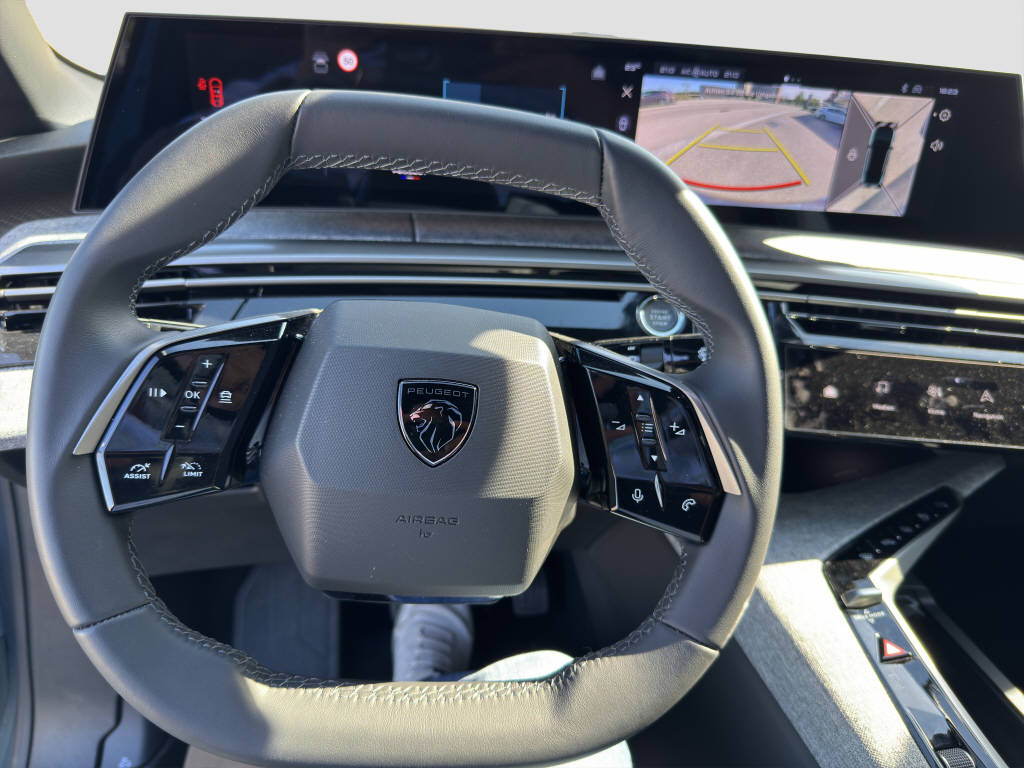 PEUGEOT 3008 e-Allure-image-12