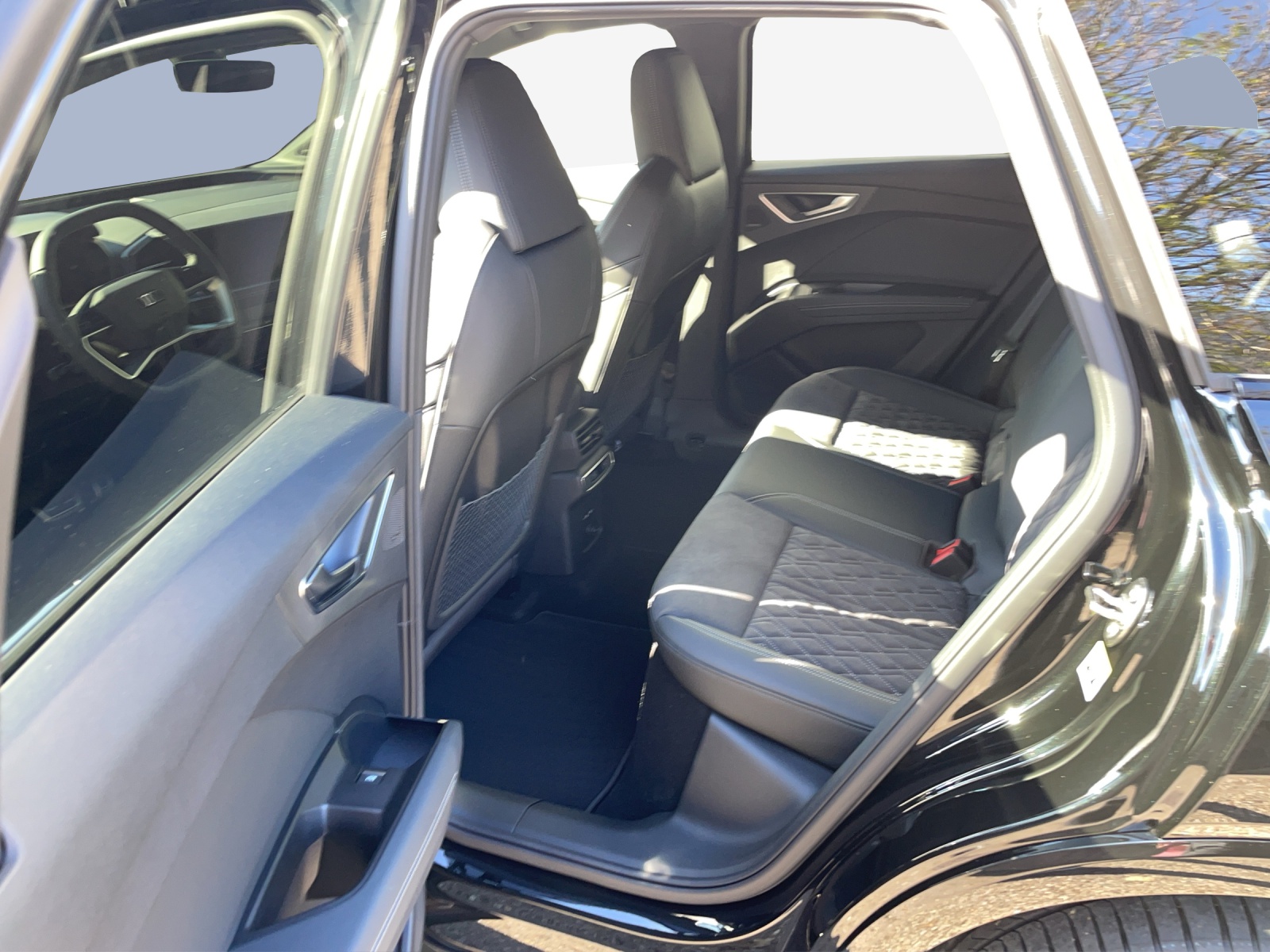 AUDI Q4 e-tron 55 quattro-image-11