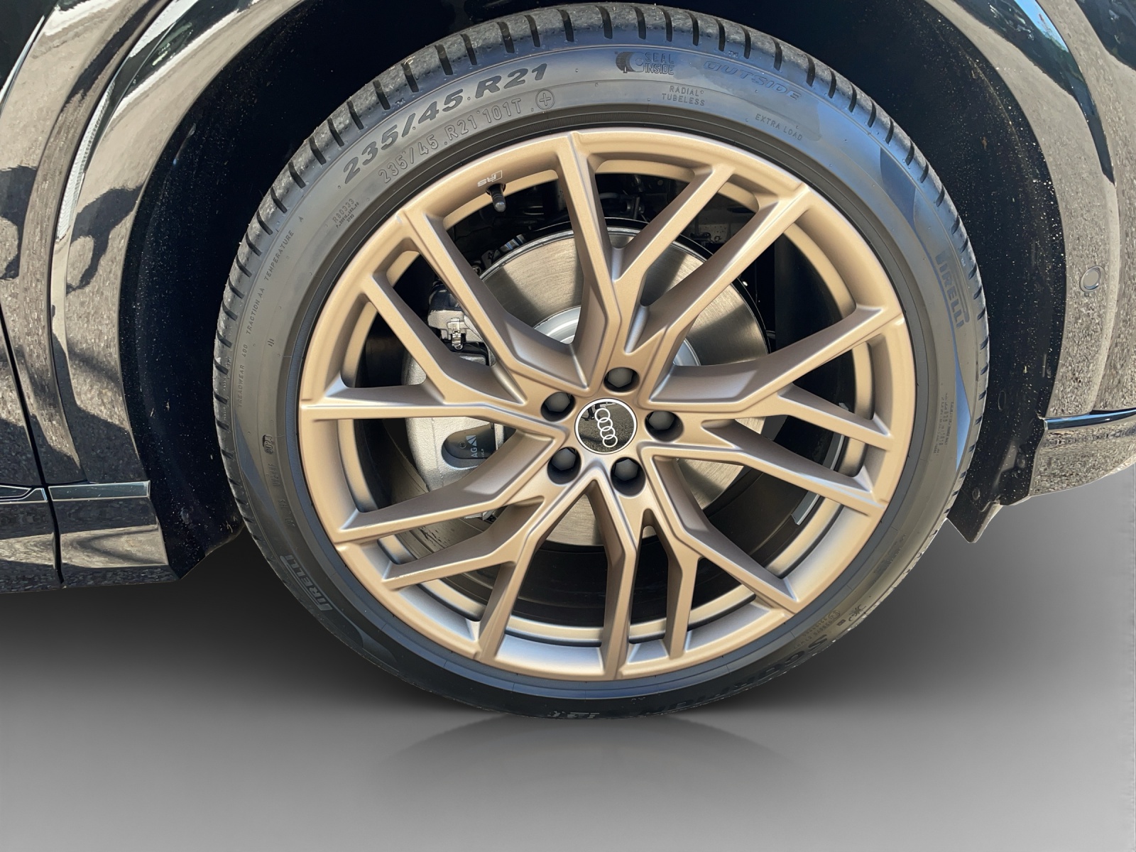 AUDI Q4 e-tron 55 quattro-image-13