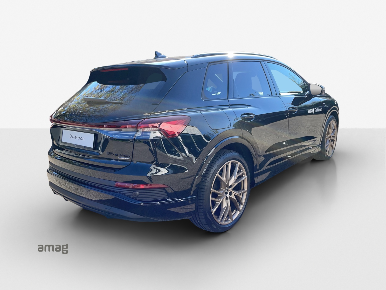 AUDI Q4 e-tron 55 quattro-image-4