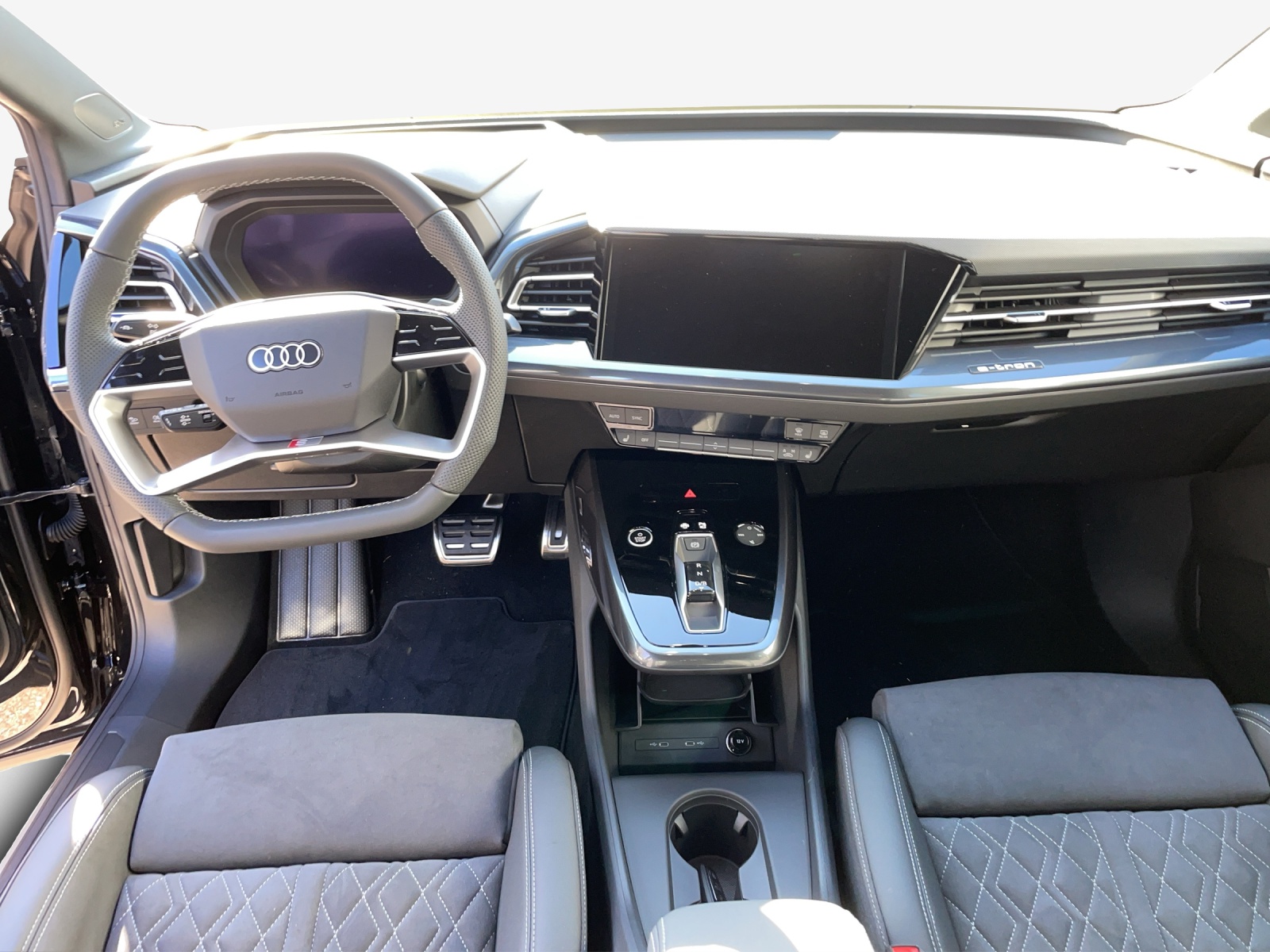AUDI Q4 e-tron 55 quattro-image-10