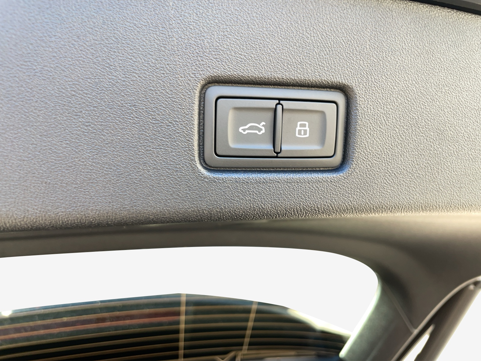 AUDI Q4 e-tron 55 quattro-image-14