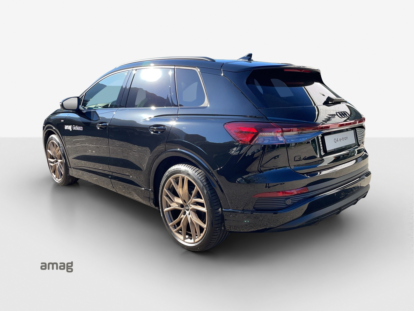 AUDI Q4 e-tron 55 quattro-image-2