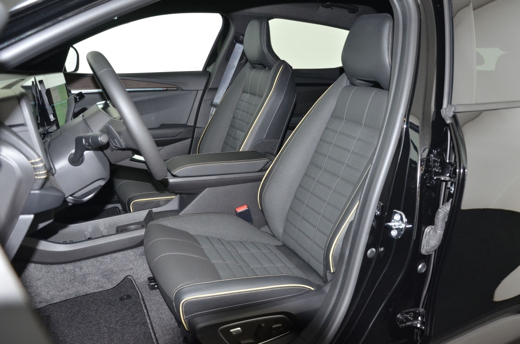 RENAULT Megane E-Tech EV60 *ICONIC*-image-12