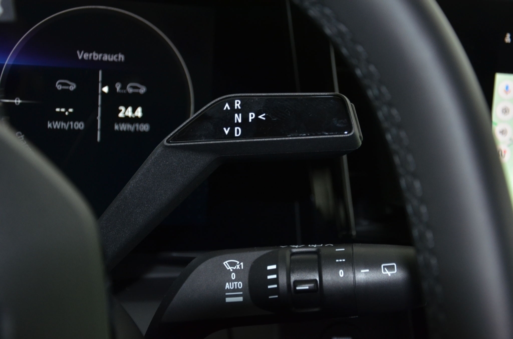 RENAULT Megane E-Tech EV60 *ICONIC*-image-22