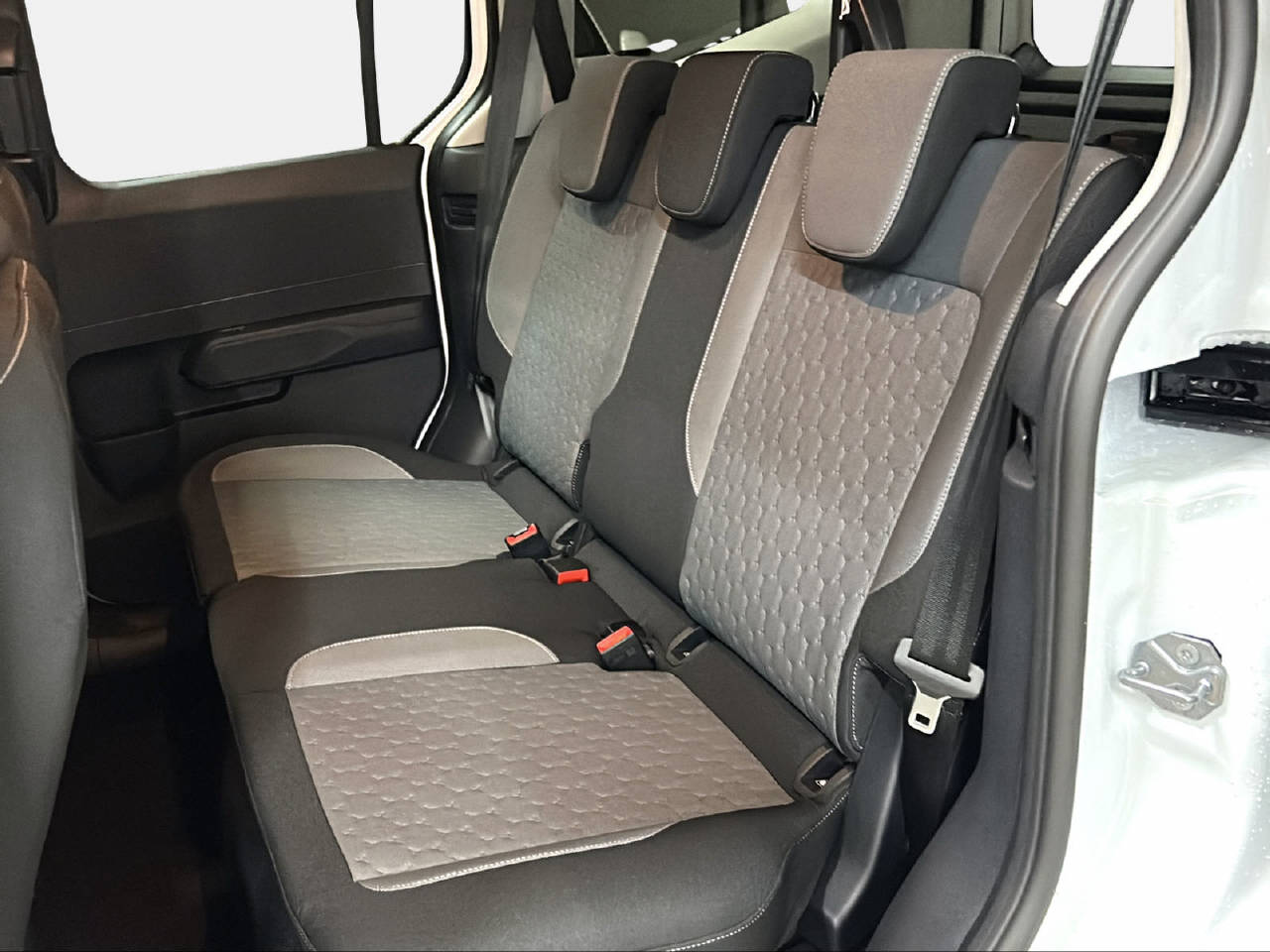 FORD TOURNEO COURIERier 1.0 EcoBoost Titanium-image-12