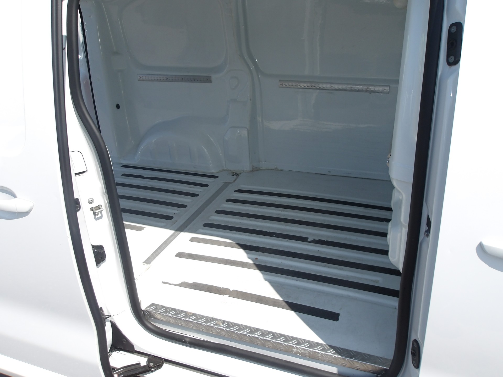 CITROEN Jumpy 2.0 BlueHDi 145 M EAT8-image-13