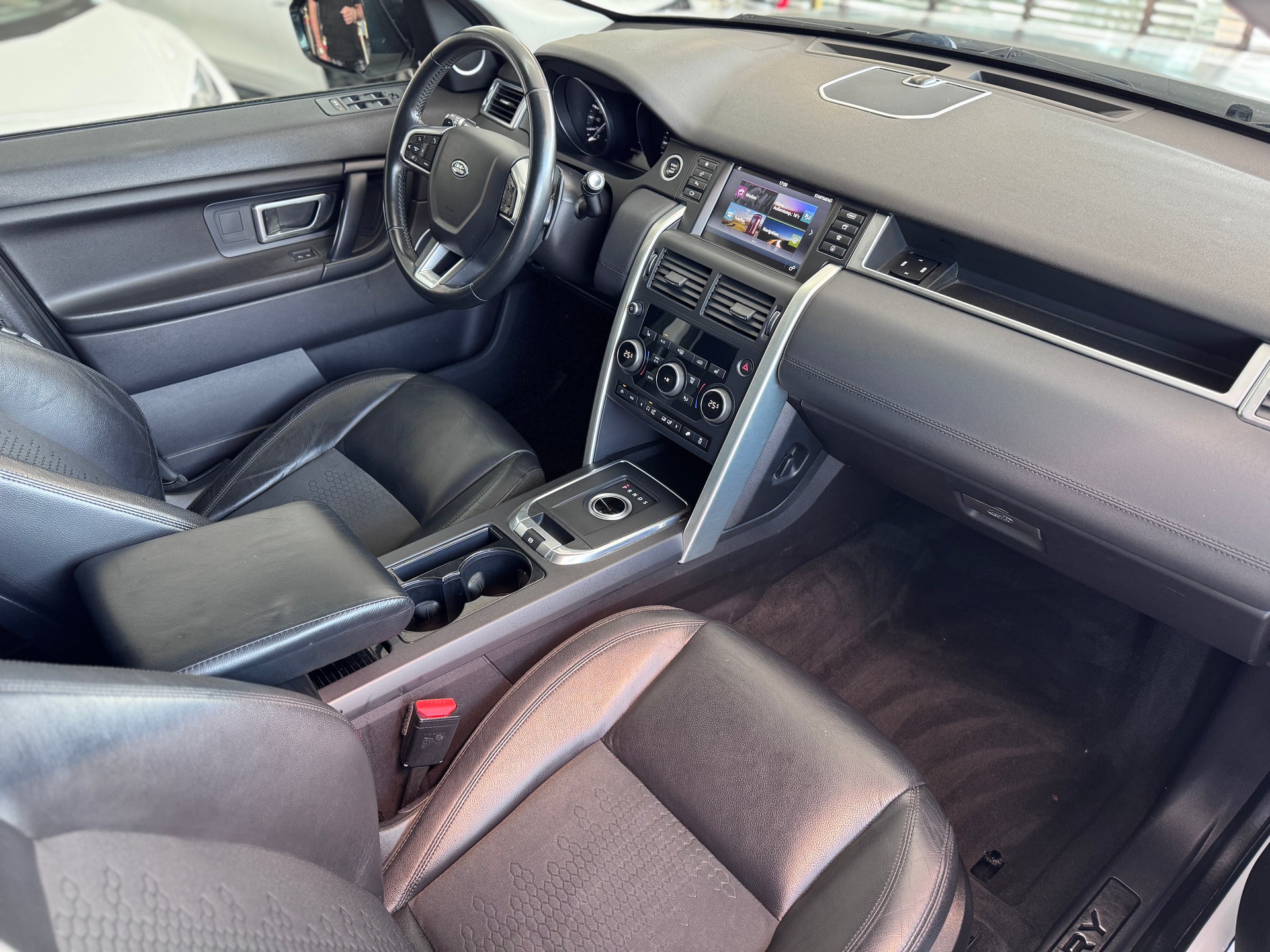 LAND ROVER Discovery Sport 2.0 TD4 Pure AT9-image-14