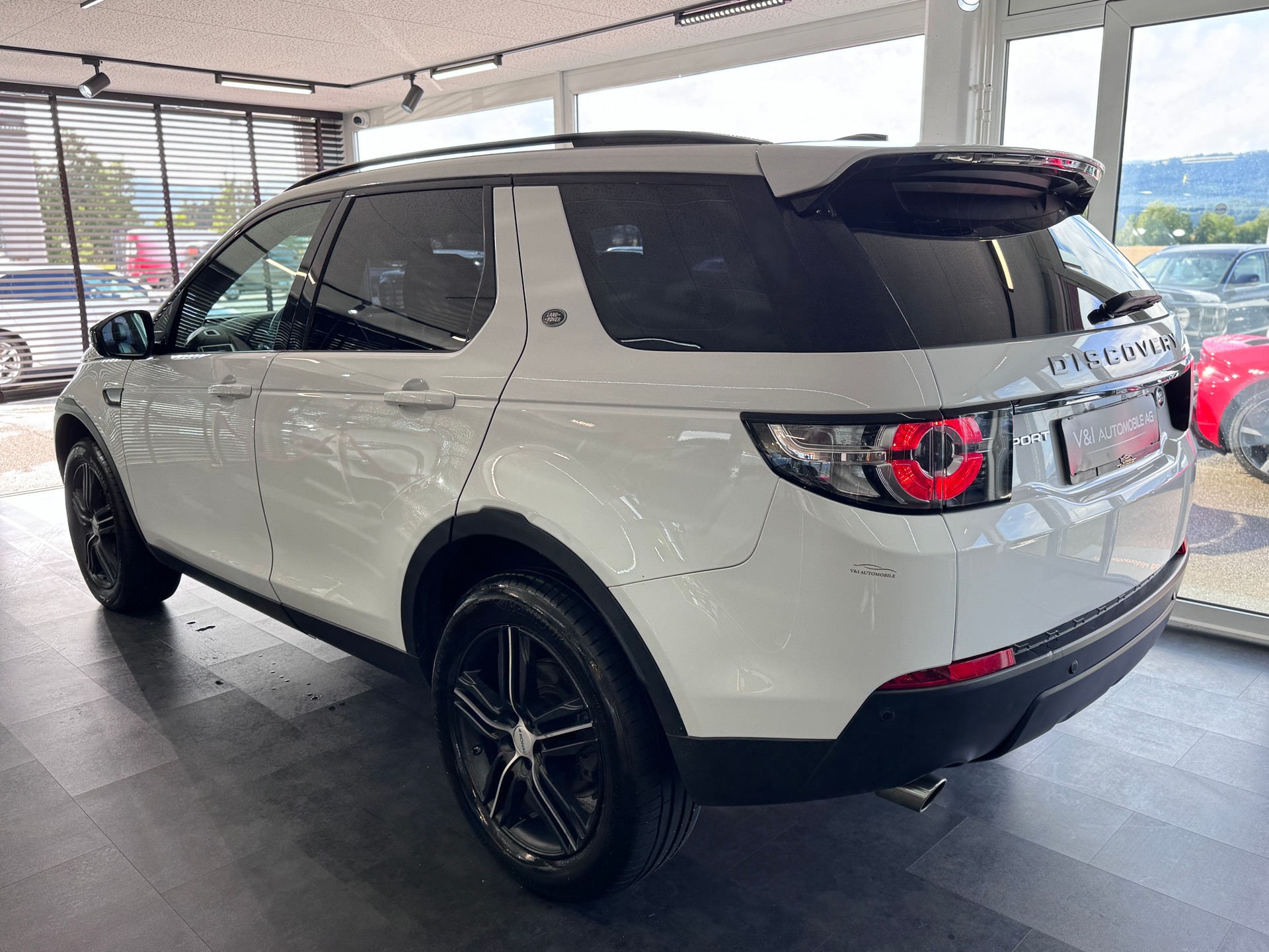 LAND ROVER Discovery Sport 2.0 TD4 Pure AT9-image-4