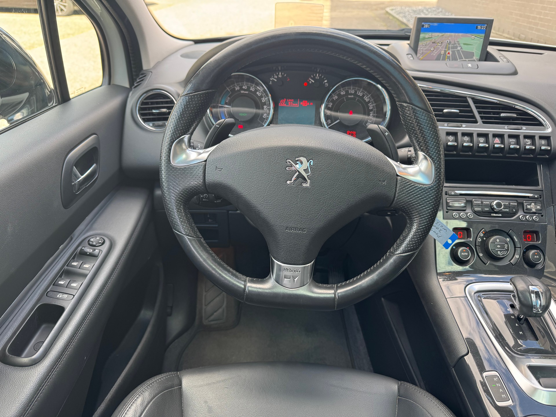 PEUGEOT 3008 HYbrid4 2.0 HDI ETG6-image-13