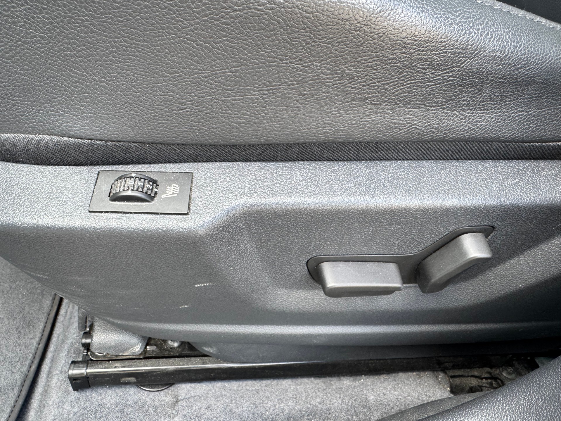 PEUGEOT 3008 HYbrid4 2.0 HDI ETG6-image-15