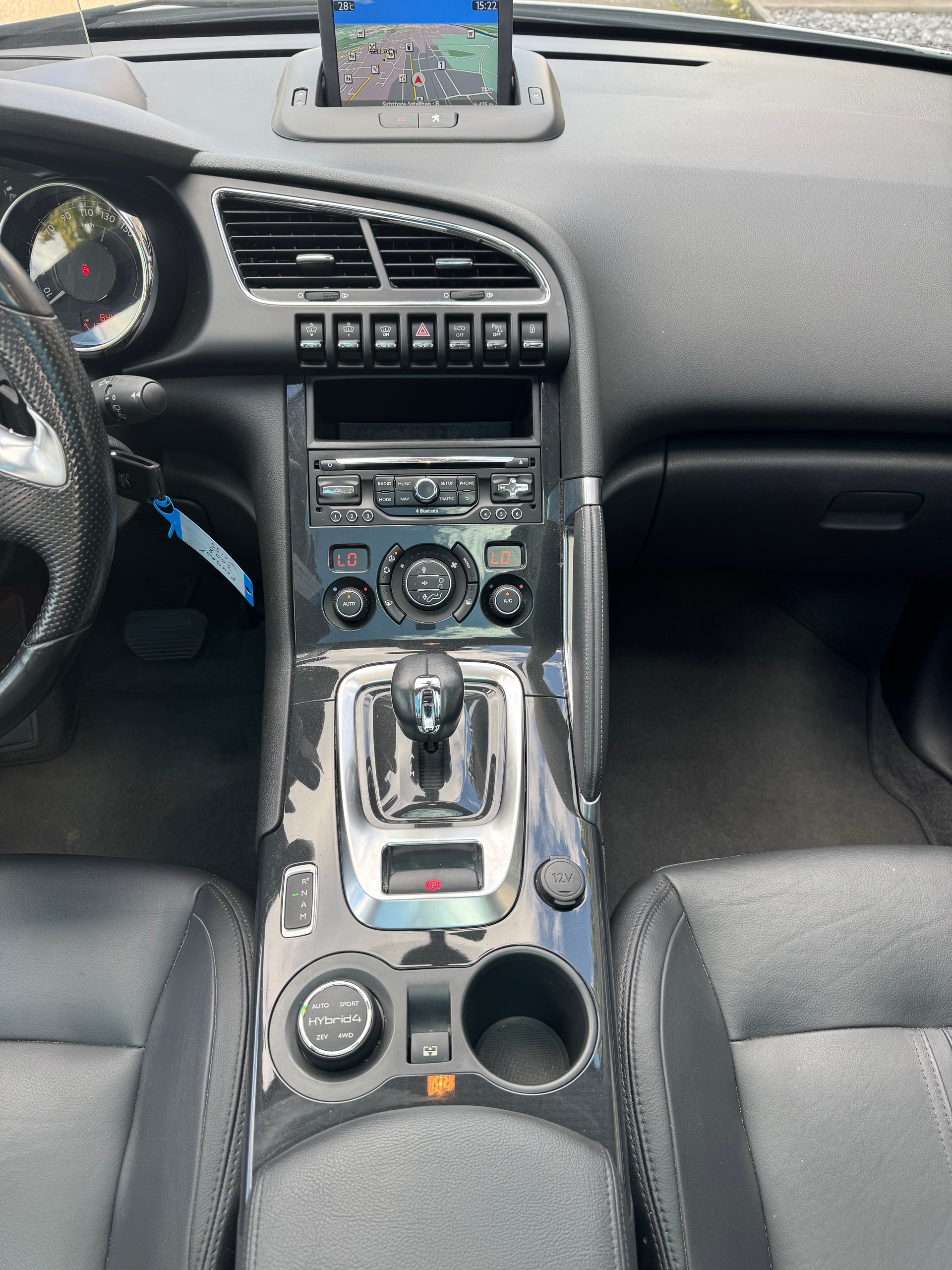 PEUGEOT 3008 HYbrid4 2.0 HDI ETG6-image-12