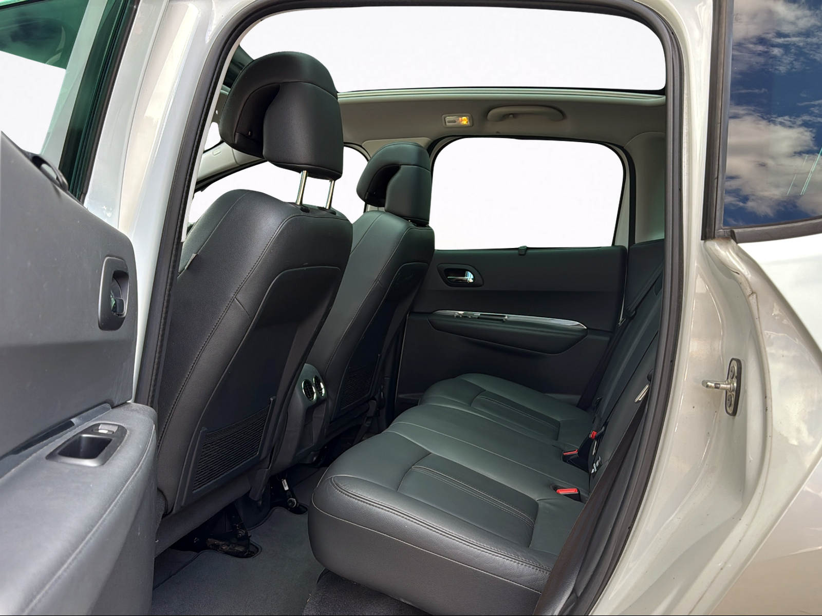PEUGEOT 3008 HYbrid4 2.0 HDI ETG6-image-11