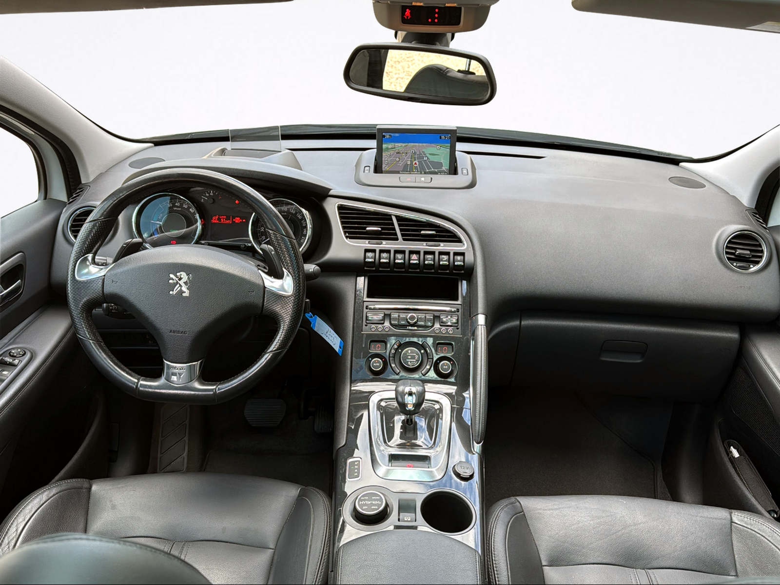PEUGEOT 3008 HYbrid4 2.0 HDI ETG6-image-8