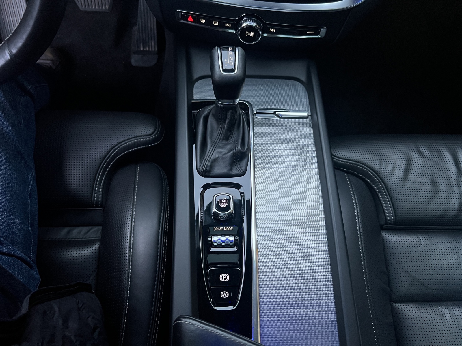 VOLVO V60 D4 AWD Inscription Geartronic-image-22
