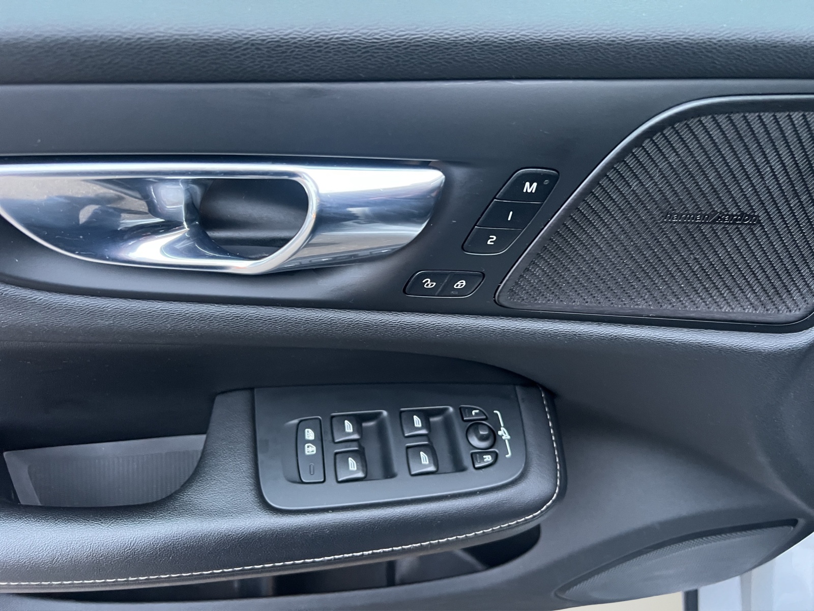 VOLVO V60 D4 AWD Inscription Geartronic-image-9