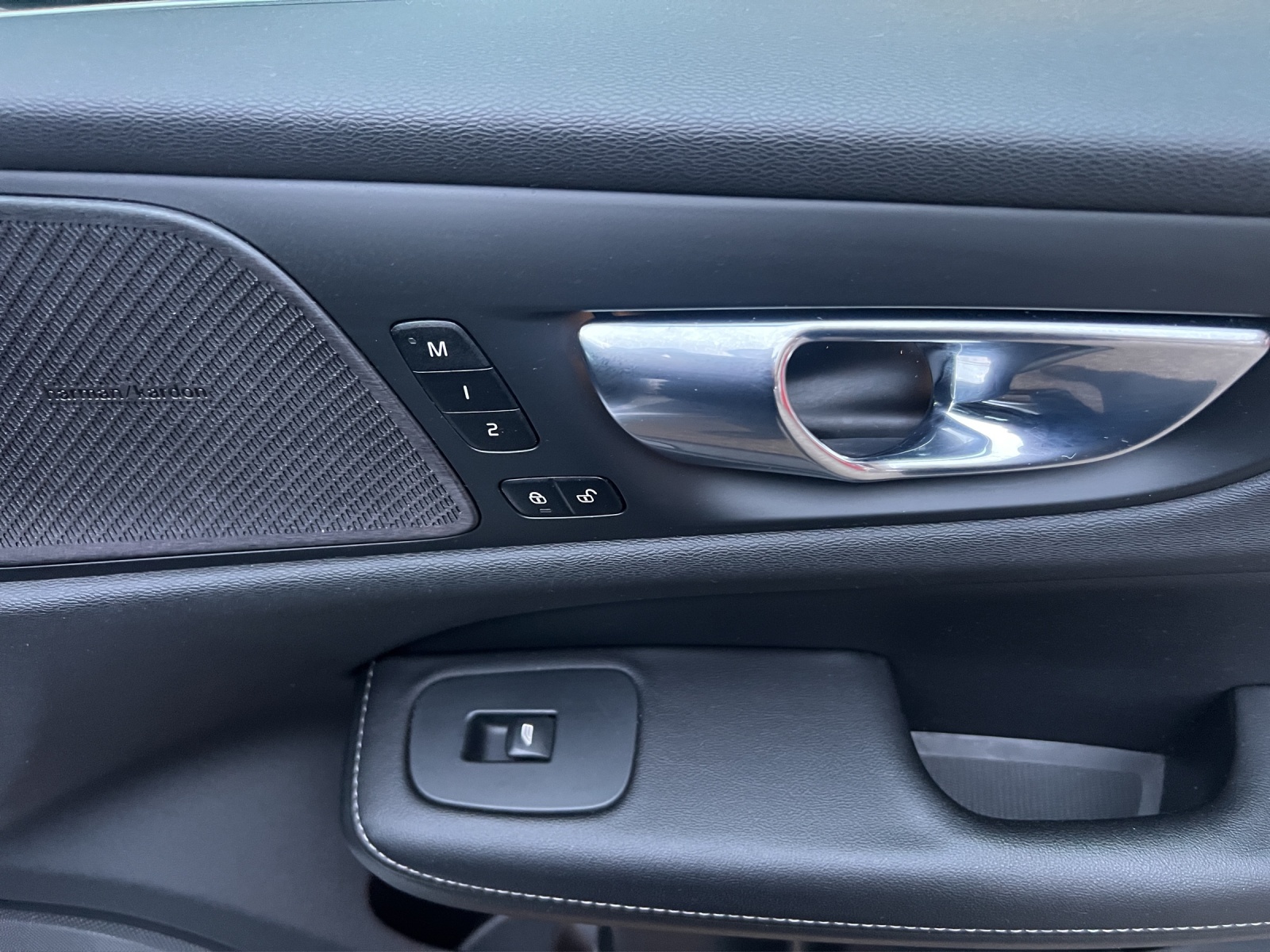 VOLVO V60 D4 AWD Inscription Geartronic-image-16