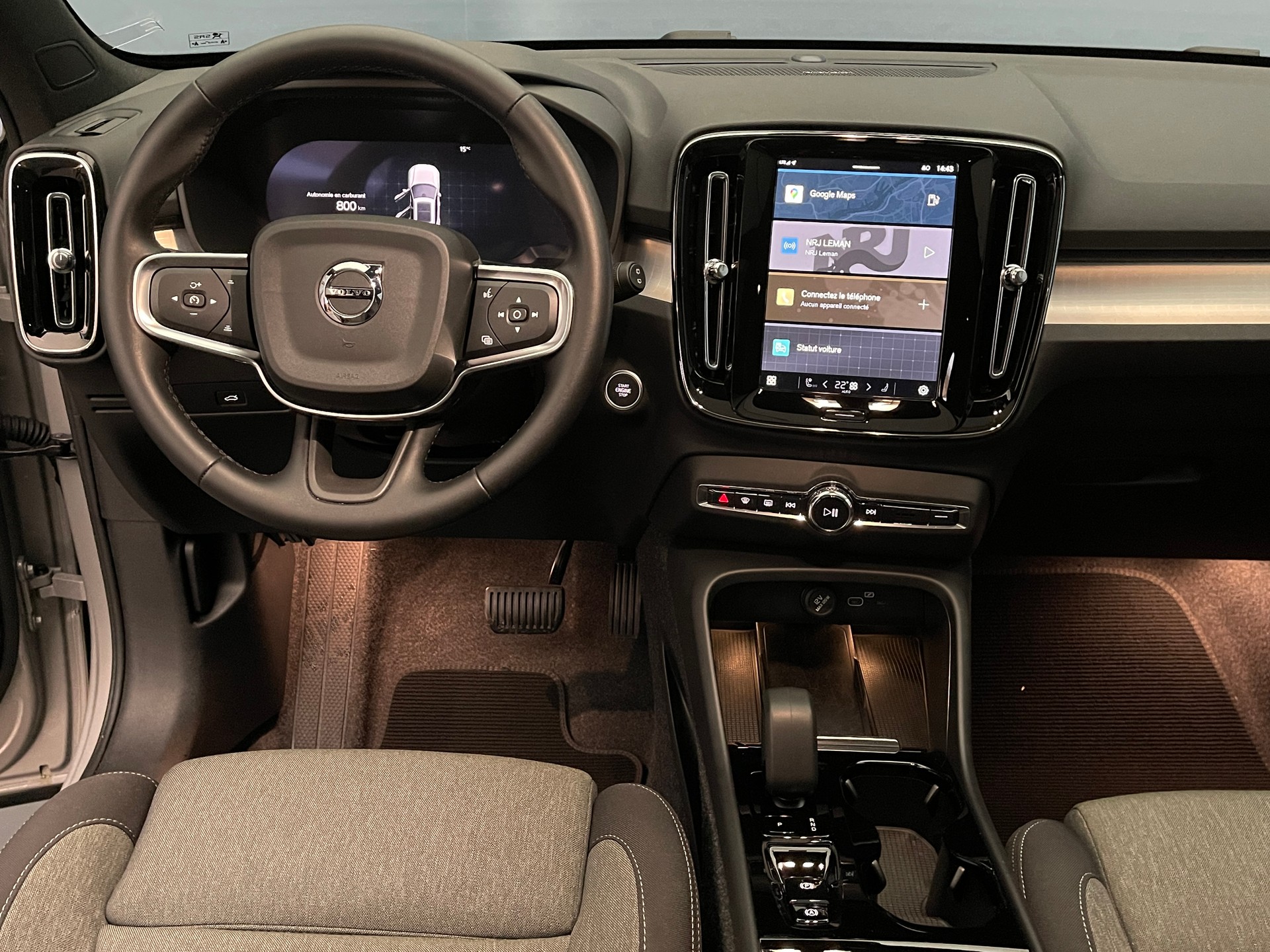 VOLVO XC40 2.0 B3 MH Plus Dark-image-11