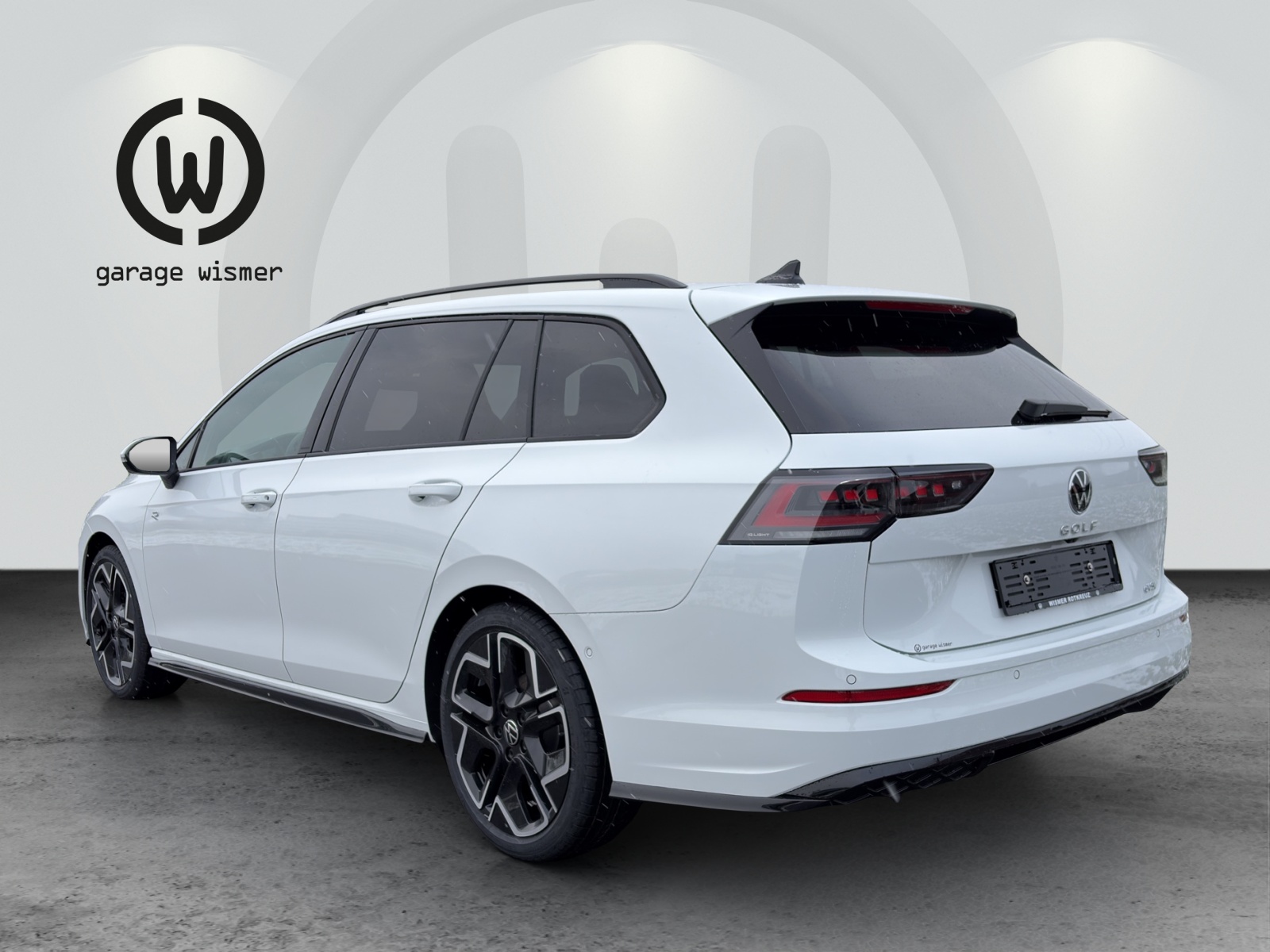VW Golf Variant 1.5 eTSI mHEV R-Line-image-2