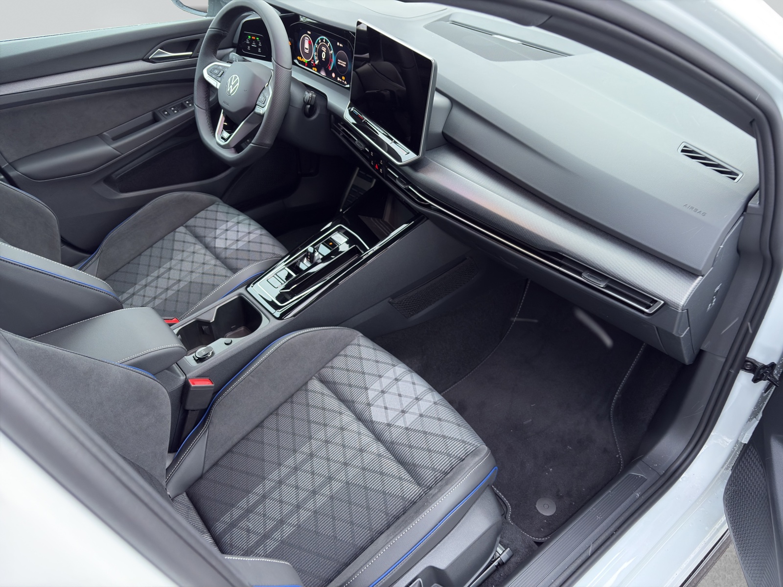 VW Golf Variant 1.5 eTSI mHEV R-Line-image-7