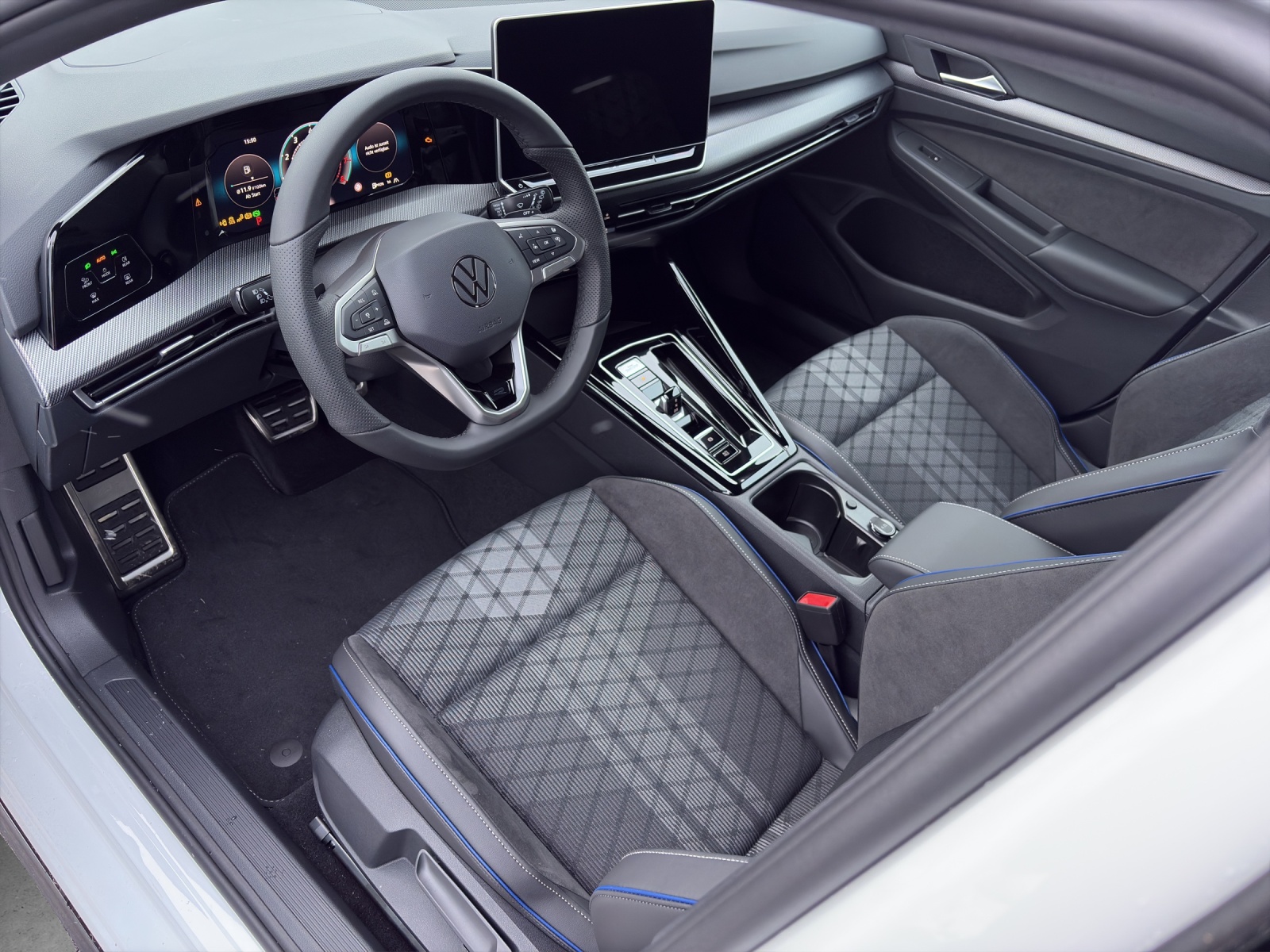 VW Golf Variant 1.5 eTSI mHEV R-Line-image-4