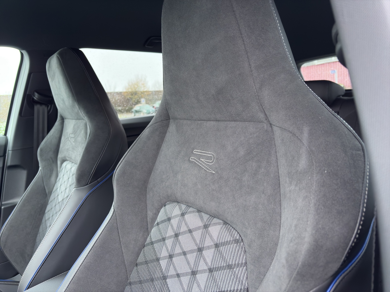 VW Golf Variant 1.5 eTSI mHEV R-Line-image-13
