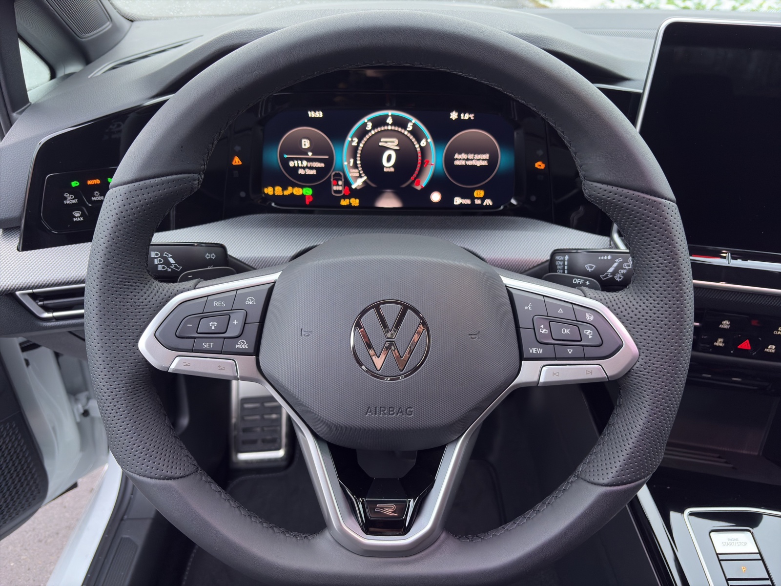 VW Golf Variant 1.5 eTSI mHEV R-Line-image-11