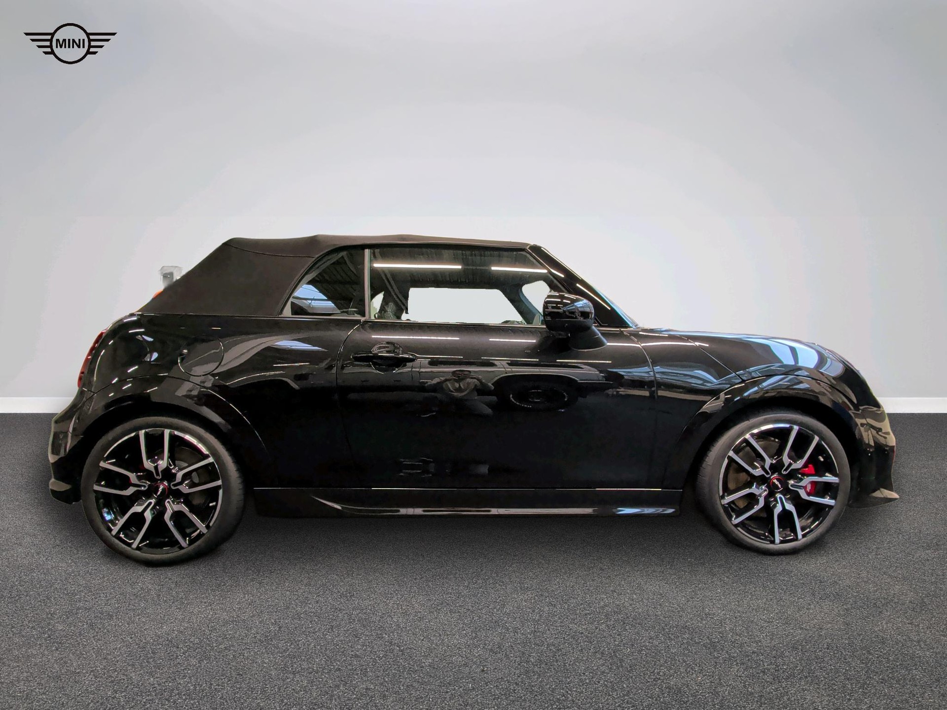 MINI John Cooper Works Cabrio-image-2