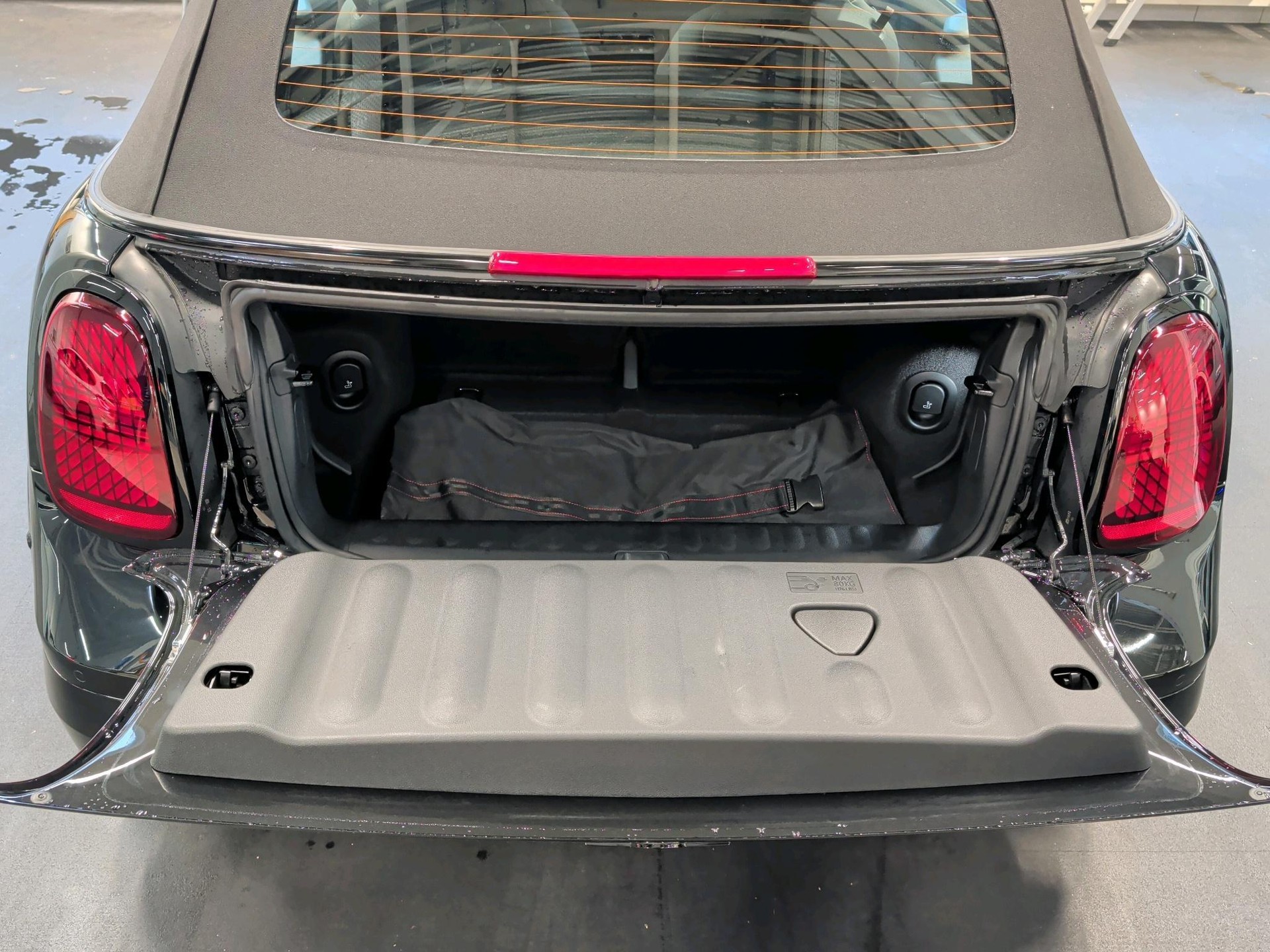 MINI John Cooper Works Cabrio-image-15