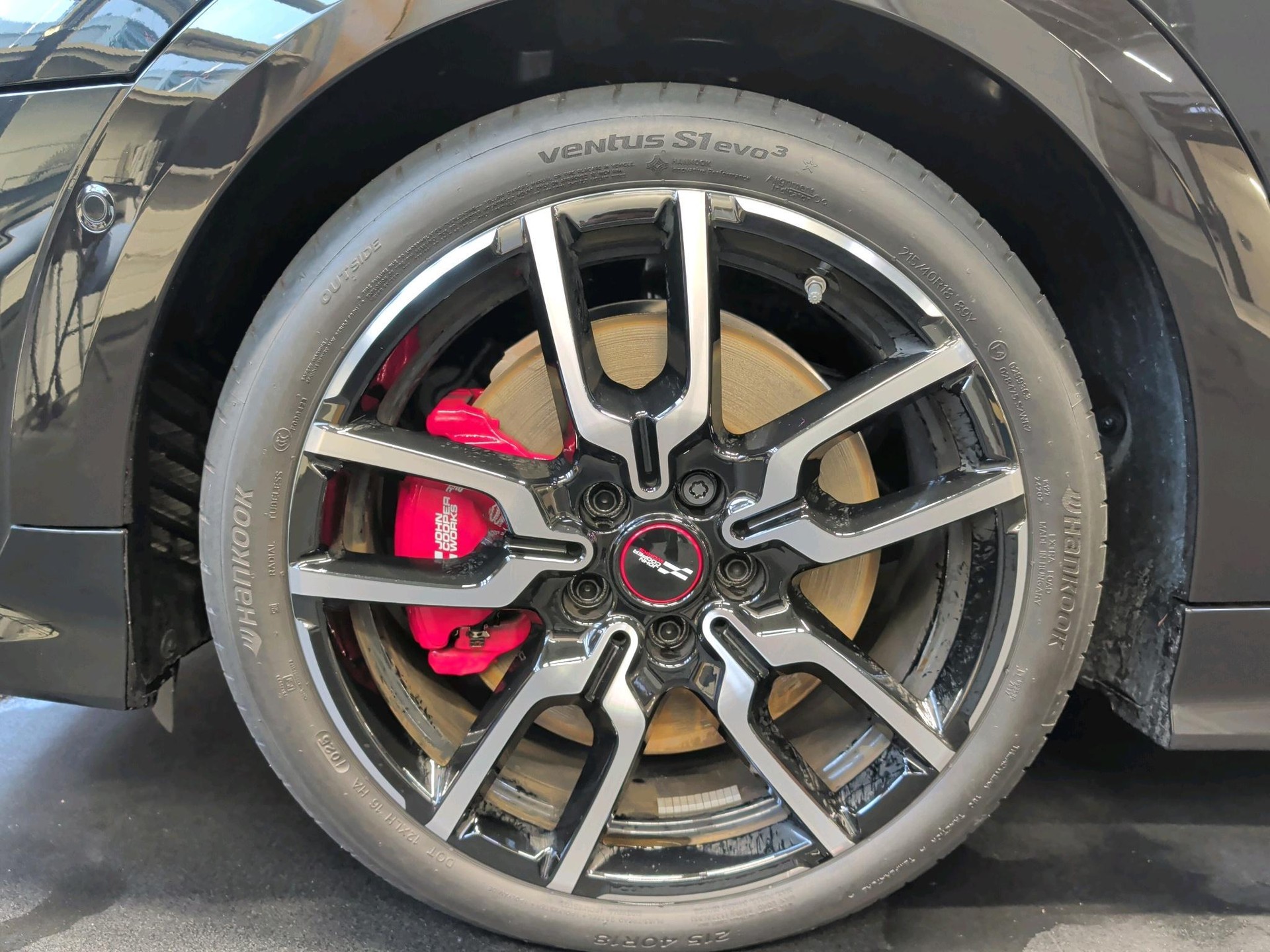 MINI John Cooper Works Cabrio-image-6