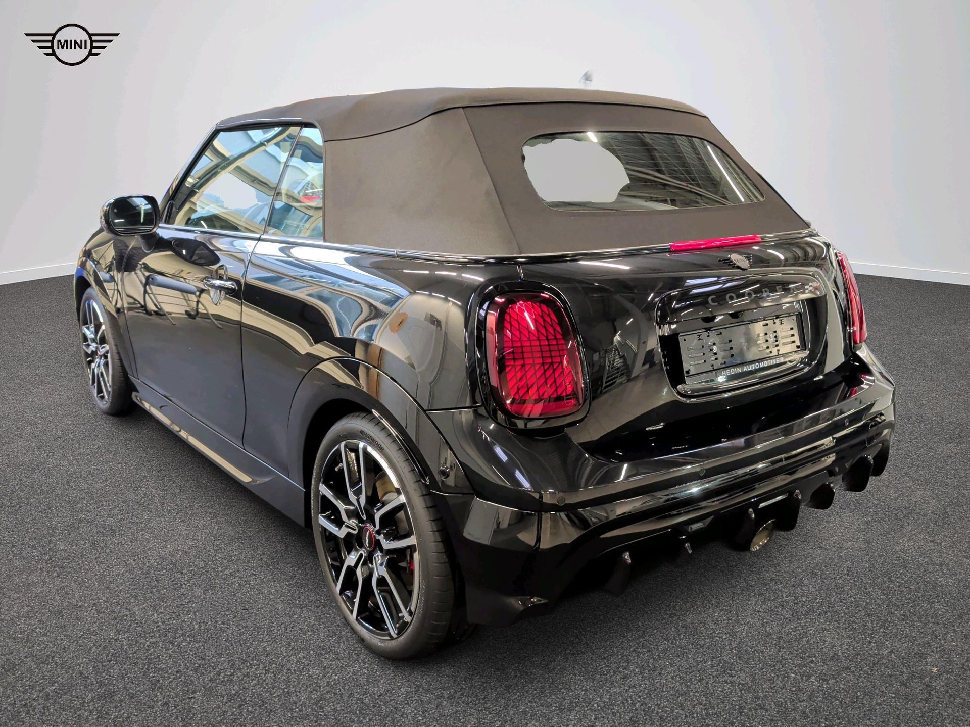 MINI John Cooper Works Cabrio-image-4