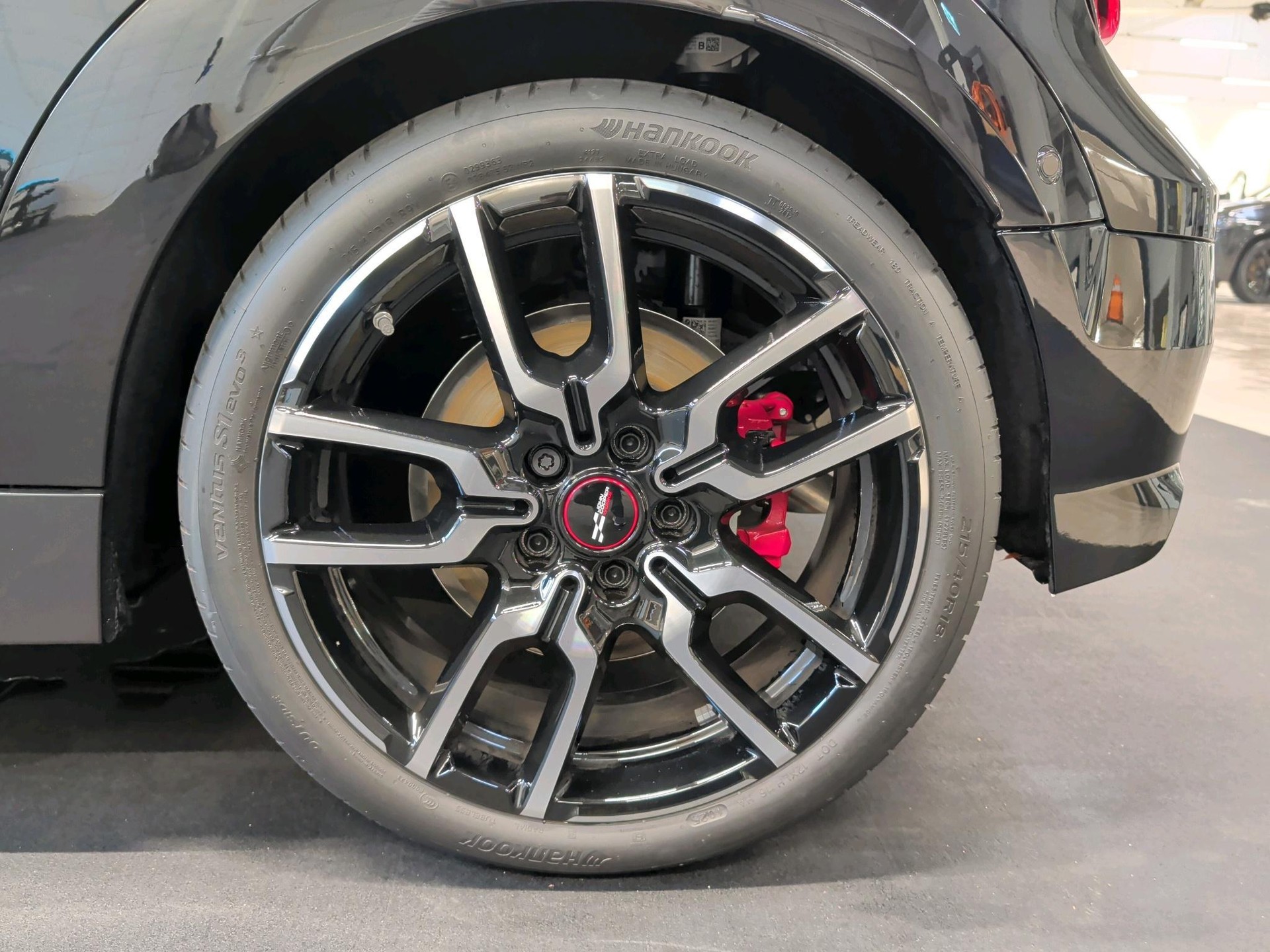 MINI John Cooper Works Cabrio-image-7