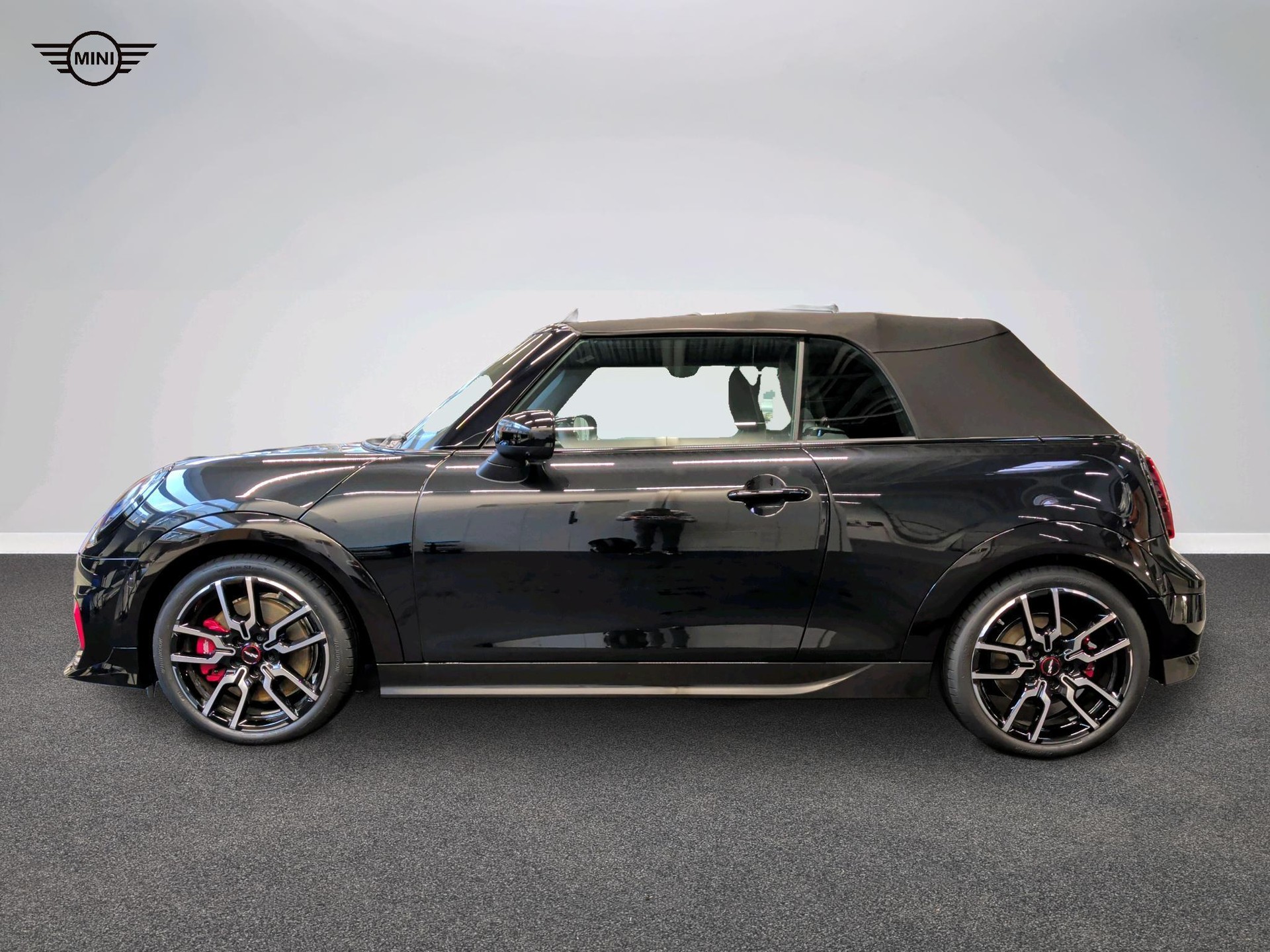 MINI John Cooper Works Cabrio-image-1