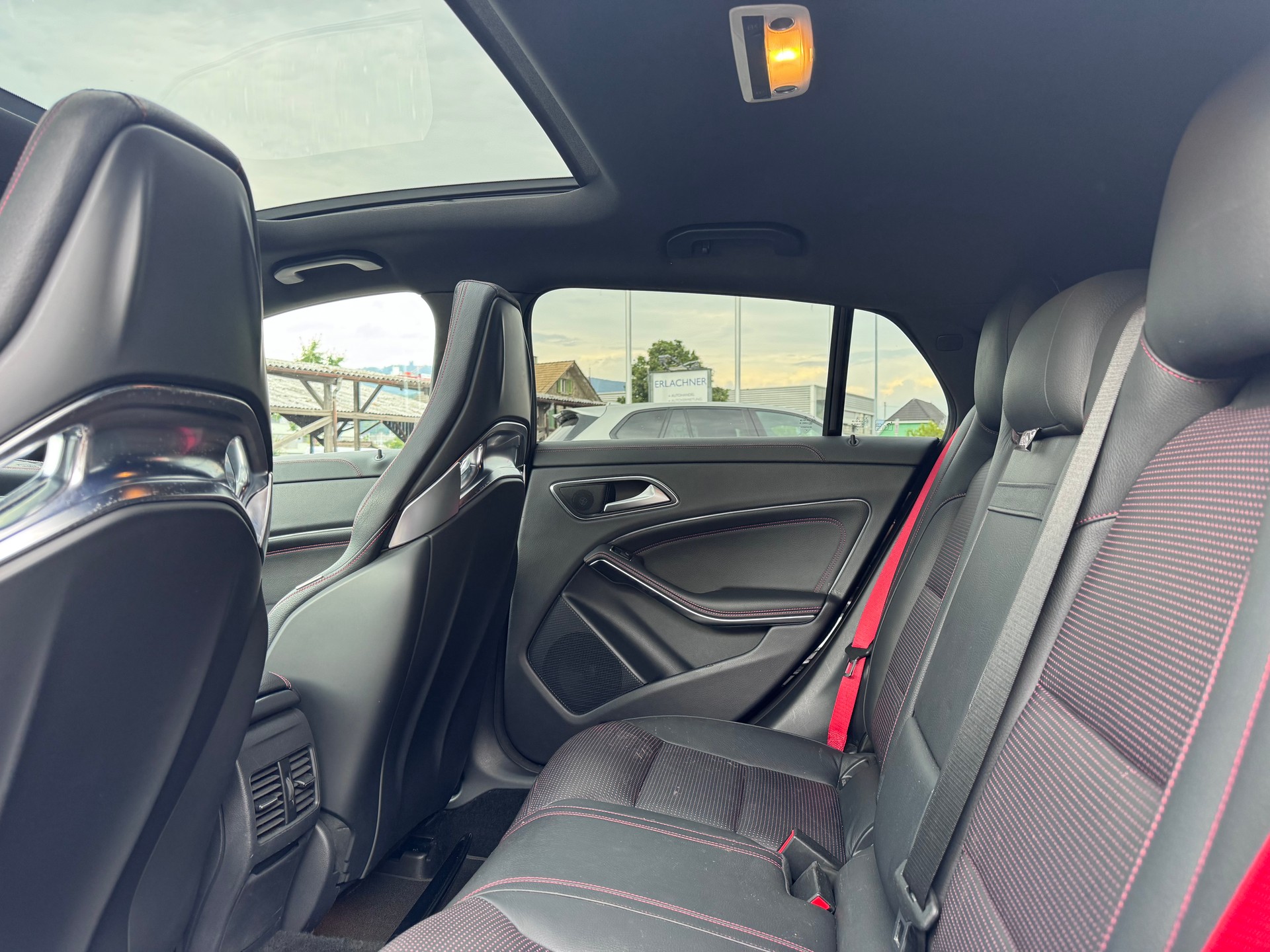 MERCEDES-BENZ CLA Shooting Brake 45 AMG 4Matic Speedshift-image-6